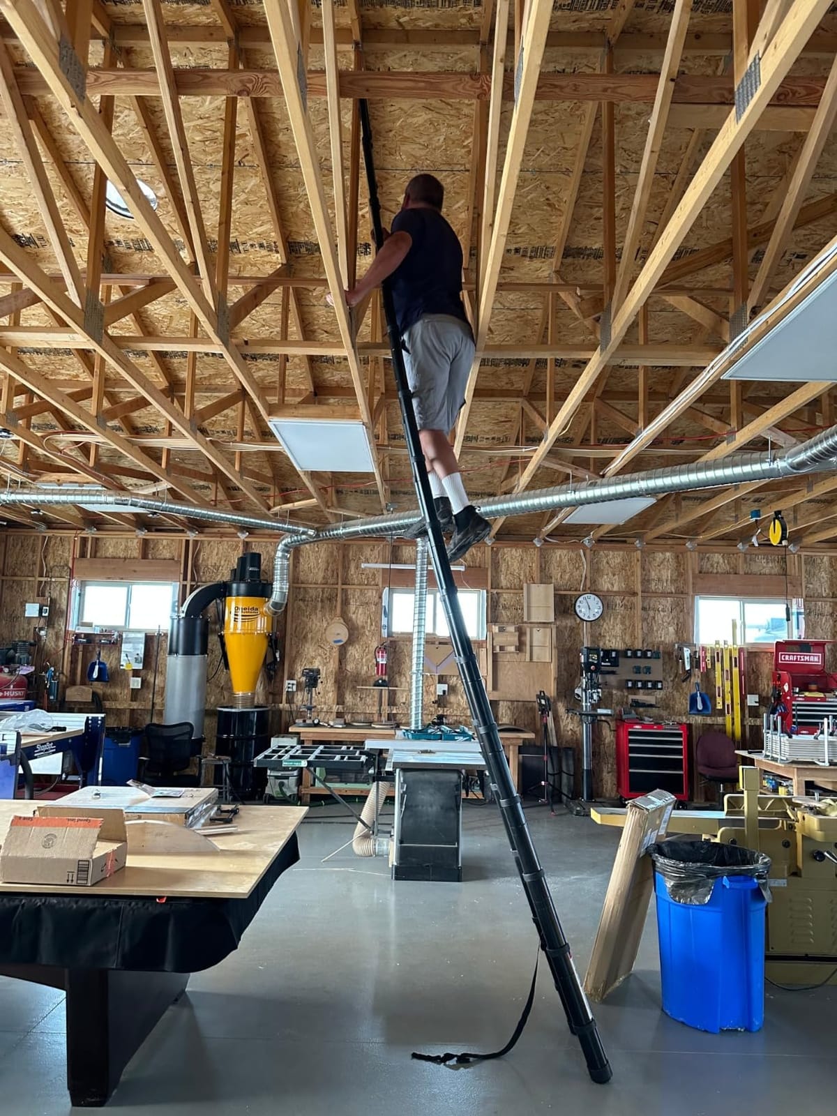 BOCOM 14.5 FT Aluminum Telescoping Ladder, Lightweight Multi-Purpose Collapsible Extension with 2 Triangle Stabilizers, Heavy Duty 330 lbs Max Capacity, Ideal for Home, RV, and Outdoor Work Black customer photo 2
