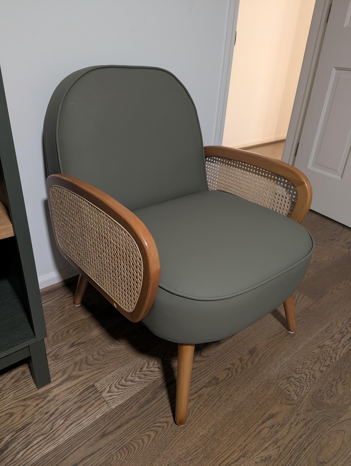 Aklaus Mid Century Modern Accent Chair Armchair with Rattan Arms Upholstered Rattan Boho Accent Chair for Living Room Bedroom Balcony Faux Leather Reading Chairs Side Club Chair Beige customer photo 1
