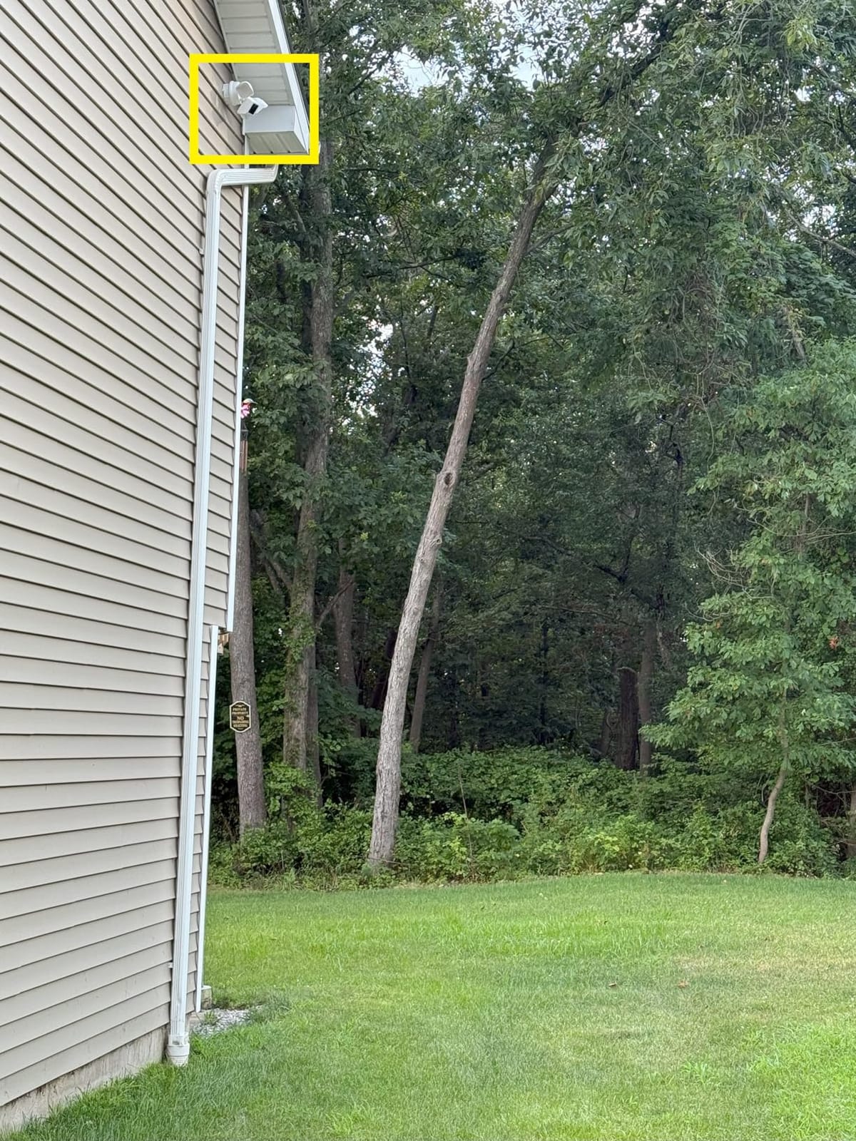 WYZE Floodlight Camera v2, 2K HD Outdoor Security Camera with 2800 Lumens | 2K HD & Color Night Vision 160° Wide Angle View Works with Alexa Voice Control 105dB Siren customer photo 1