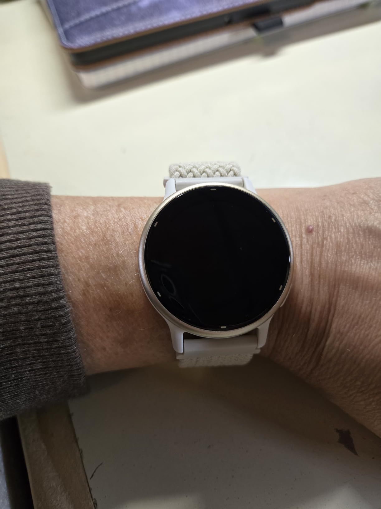 Garmin vívoactive® 5, Health & Fitness GPS Smartwatch, 42mm, Ivory customer photo 1