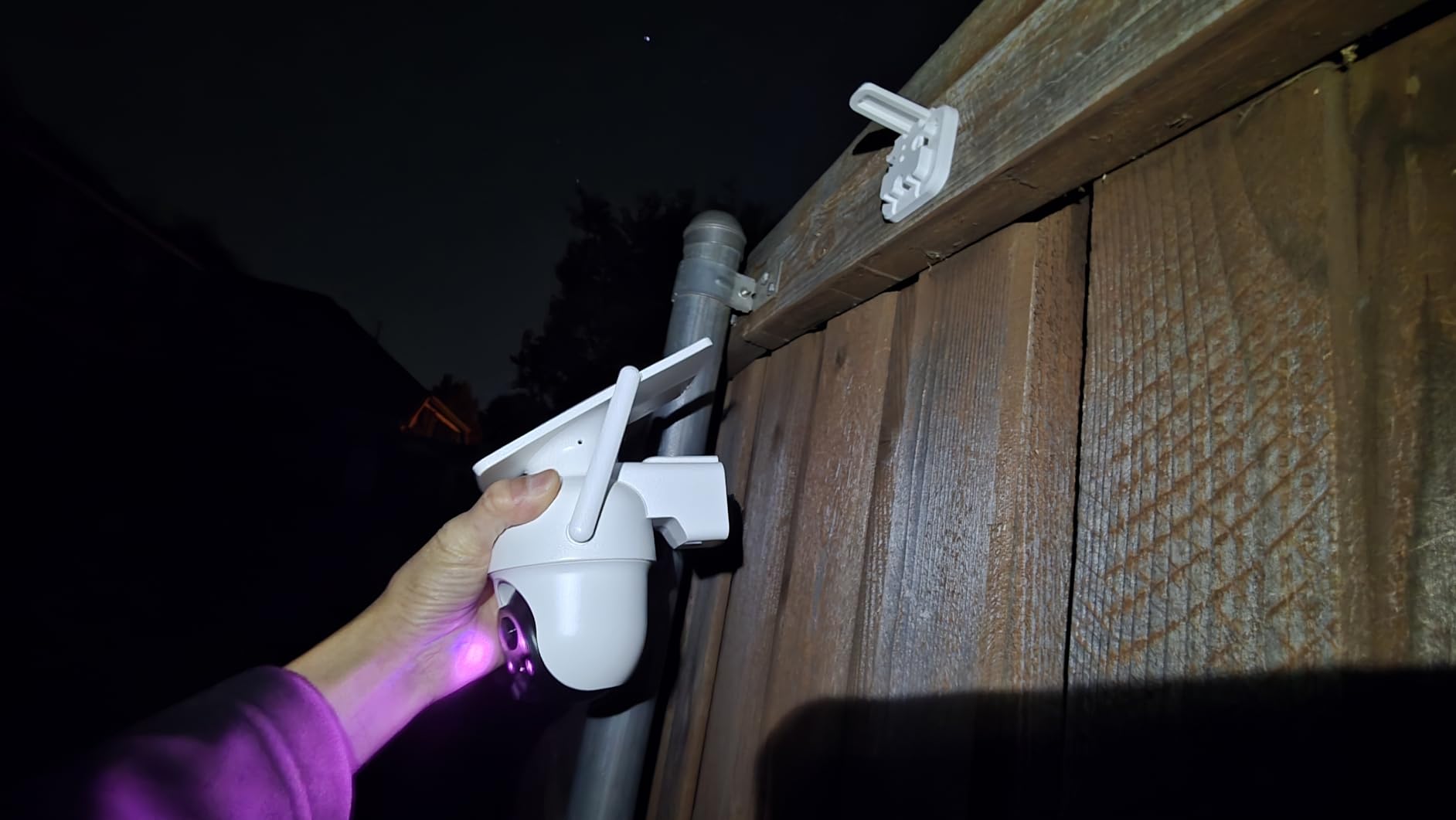 aosu D1 Classic 4-Cam Kit, Security Cameras Wireless Outdoor, Solar Powered | No Subscription Required, 32GB Build-in Storage, 360° Auto Tracking, 3MP Color Night Vision, Easy Install customer photo 1