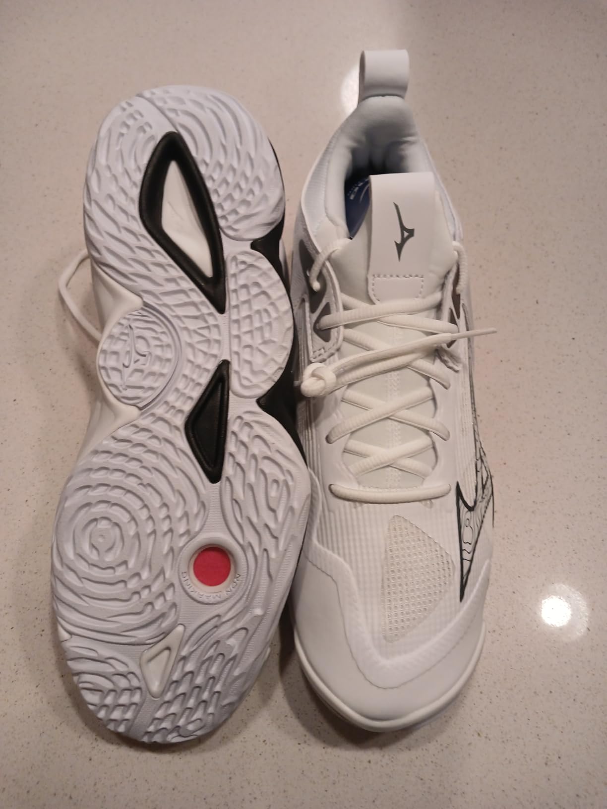 Mizuno Men's Wave Momentum 3 Men's Volleyball Shoe customer photo 2