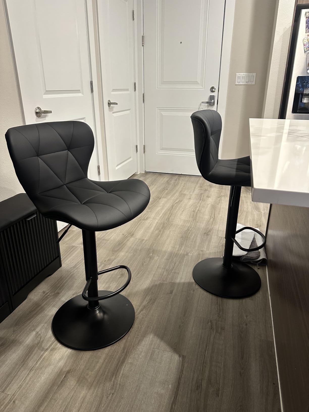 Nalupatio Modern Bar Stools Set of 2, Adjustable Faux Leather Upholstered Swivel Bar Stools, Counter Height Bar Chairs with Back for Kitchen Island, Black customer photo 2