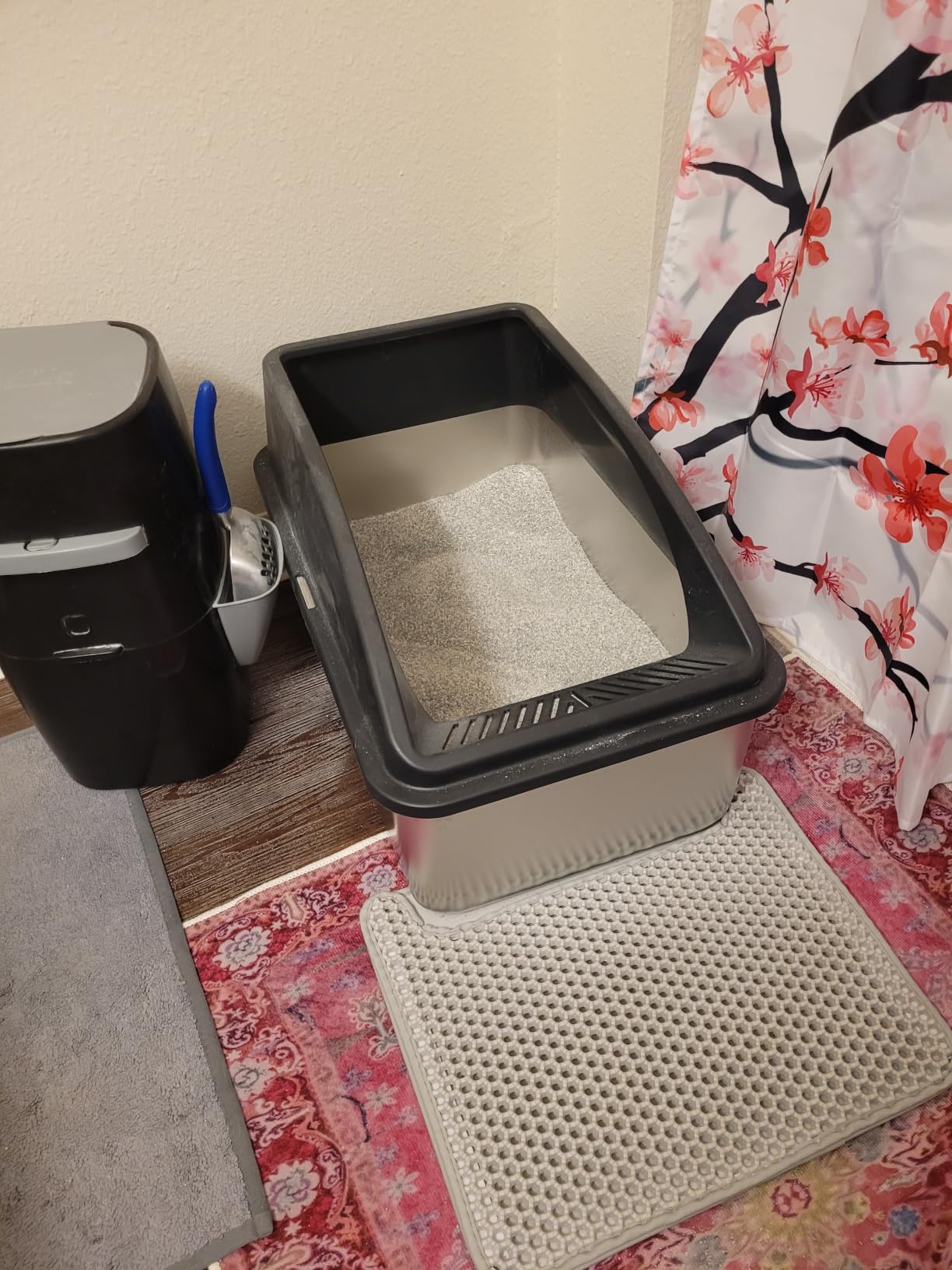 AIPERRO Stainless Steel Litter Box | XL Enclosed Cat Litter Boxes with Lid | High Sided Metal Litter Box for Big Cats | Anti-Urine Leakage | Non-Stick & Easy to Clean | Includes Litter Mat & Metal Scoop customer photo 1