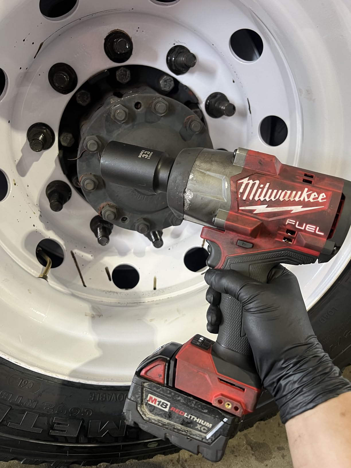 Milwaukee Electric - M18 Fuel 1/2 HIGH Torque Impact Wrench W/FRICTI customer photo 1