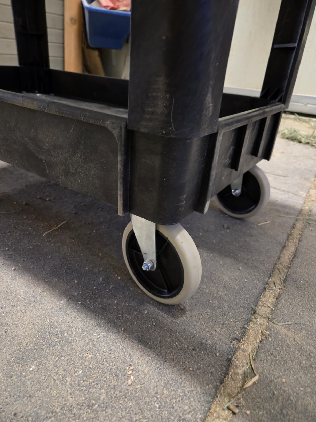 MaxWorks 2-Tier Heavy-Duty Utility Service Cart 500 lb Capacity 46