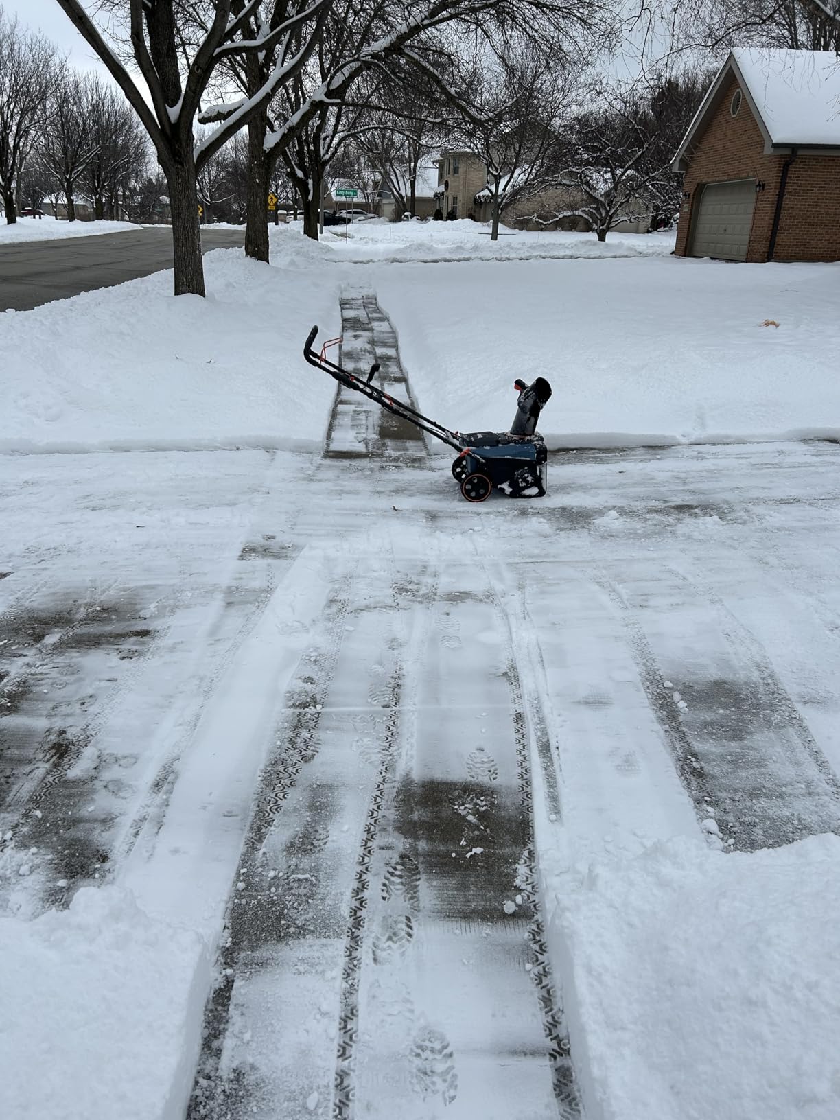 SENIX 40V 18'' Cordless Snow Blower, 2x4.0Ah Batteries & 2 * 2.0Ah Charger, 33' Max Throwing Distance, 1500W Brushless Motor customer photo 2