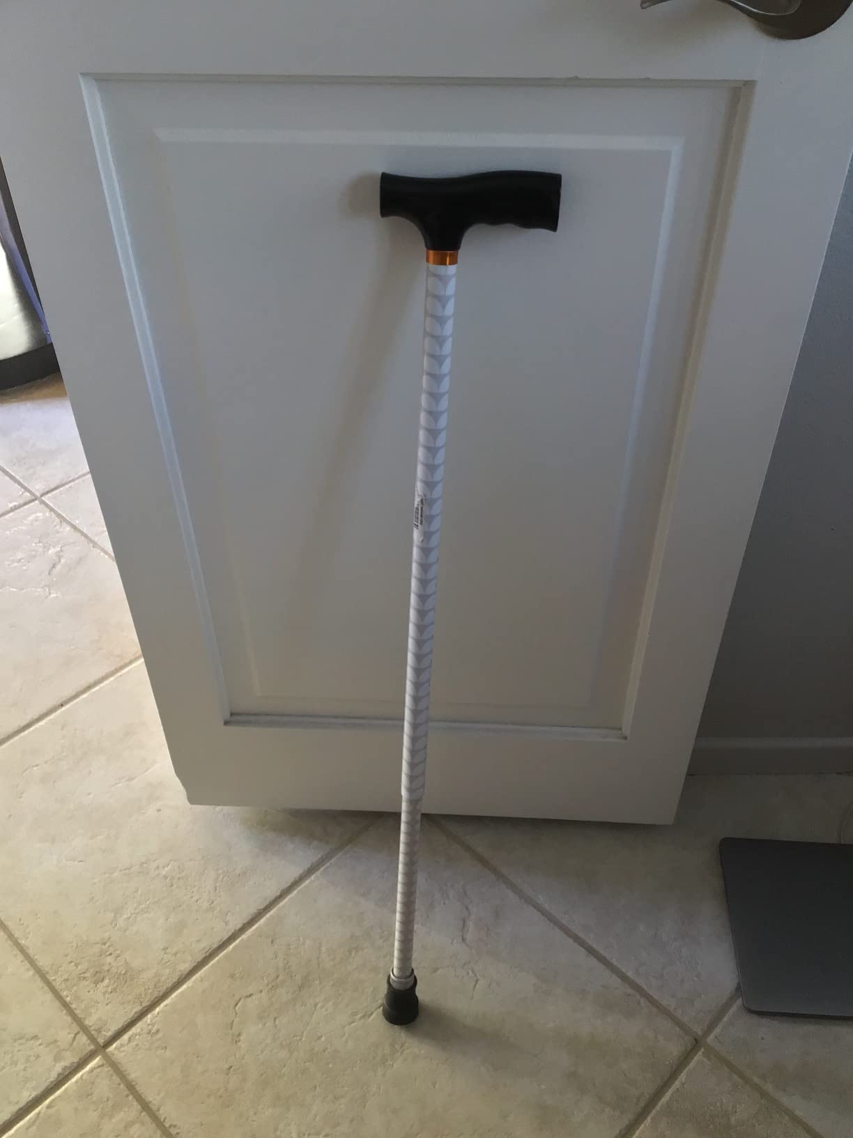 REHAND Walking Cane for Men & Women - Foldable, Adjustable, Lightweight, Self Standing Pivot Walking Cane, Soft Handle Grip, with Travel Bag, Walking Sticks for Seniors & Adults customer photo 2