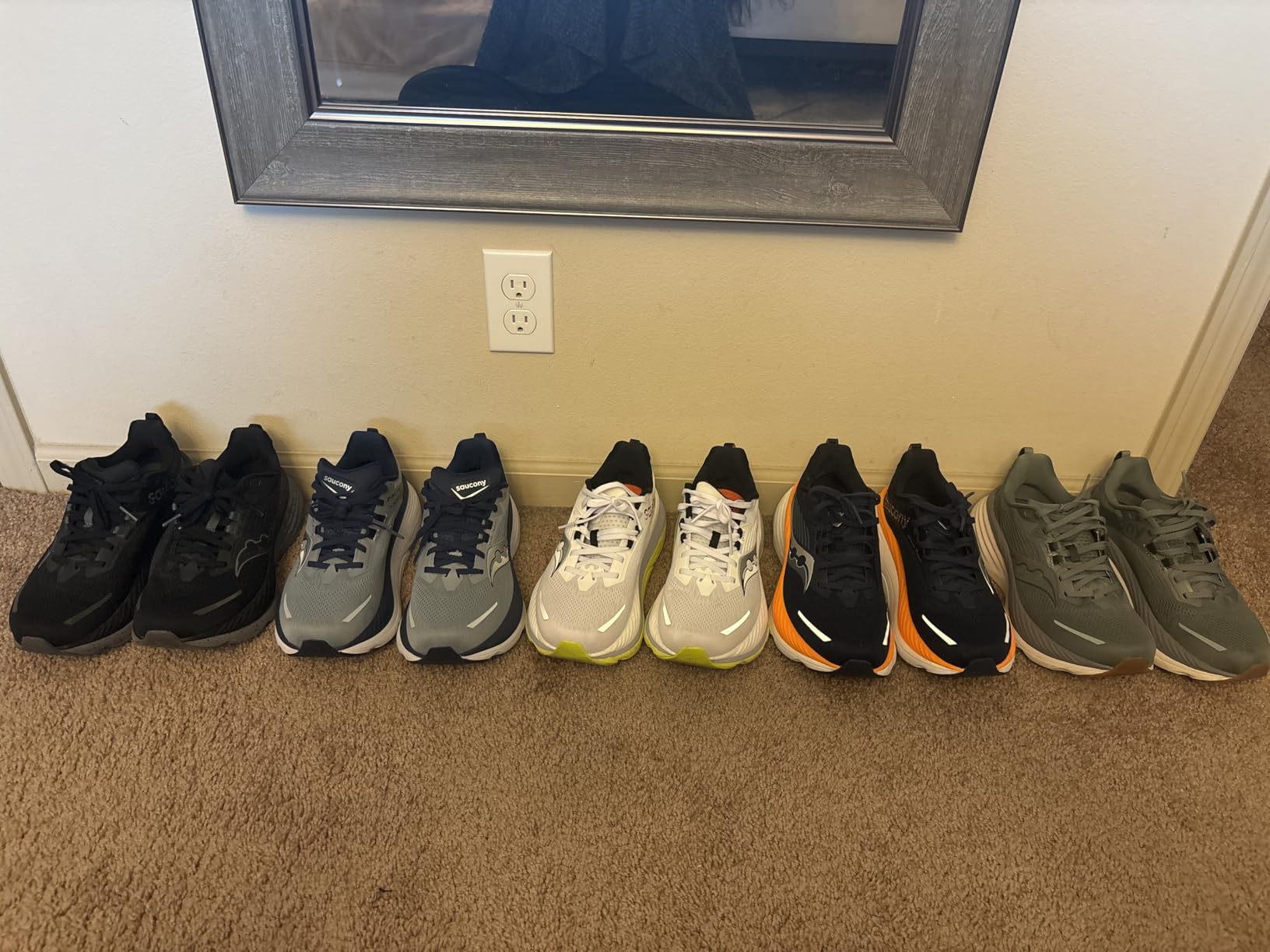 Saucony Men's Hurricane 24 Sneaker customer photo 1