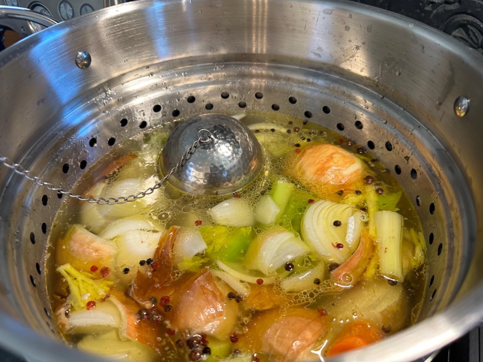 All-Clad Simply Strain Stainless Steel Multipot with Straining Lid, 6-Quart, Induction, Oven Broiler Safe 600F, Strainer, Pasta Strainer with Handle, Steamer Pot, Cookware, Home, Pots and Pans, Silver customer photo 2