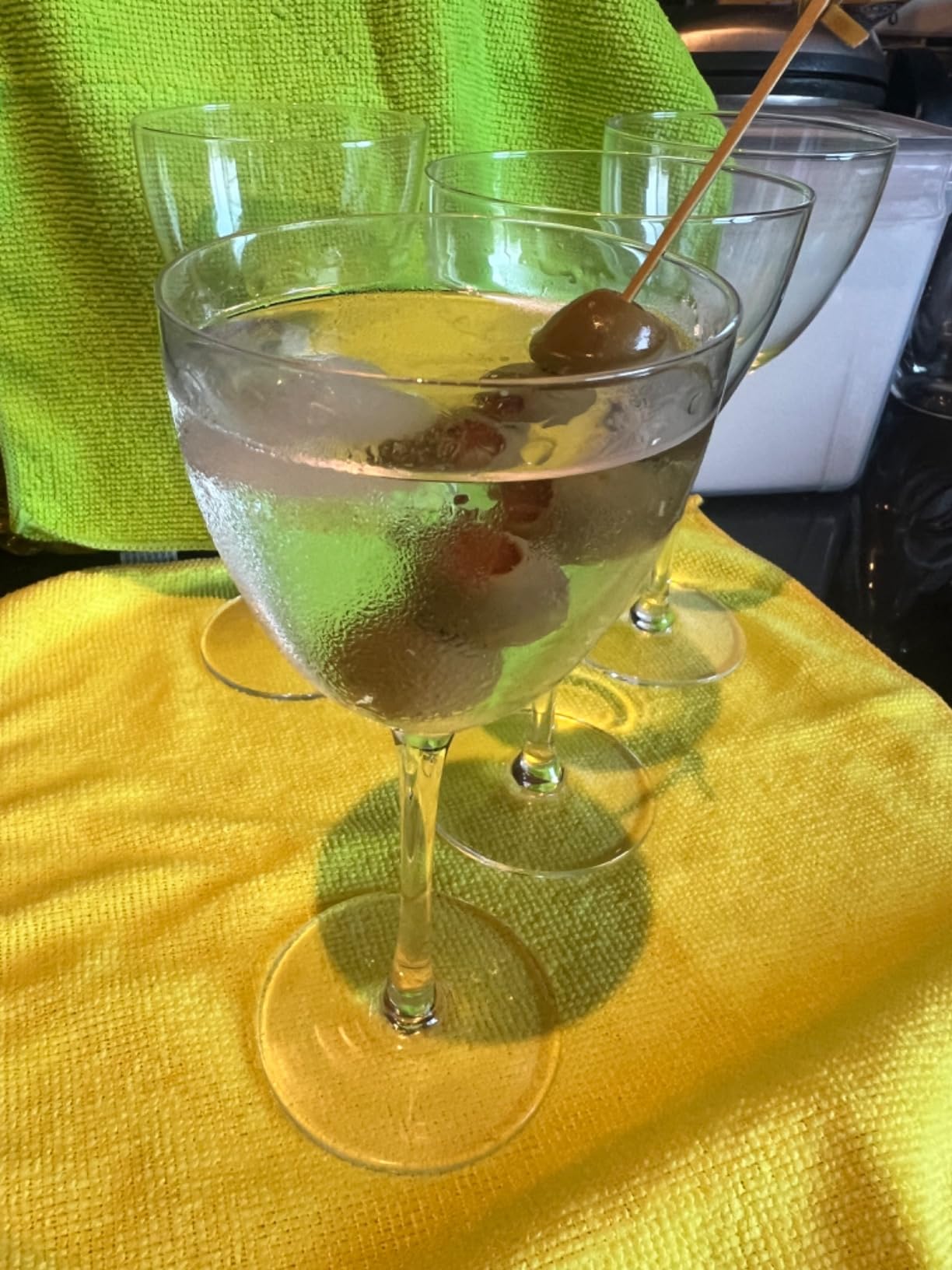 GIHOP Nick and Nora Cocktail Glasses, Small Coupe Martini Glasses Set of 4 | 5.8Oz Hand Blown,100% Lead-Free Crystal Coupe Glassware, Cocktail Glasses for Manhattan, Cosmopolitan, Espresso with Gift Box customer photo 2
