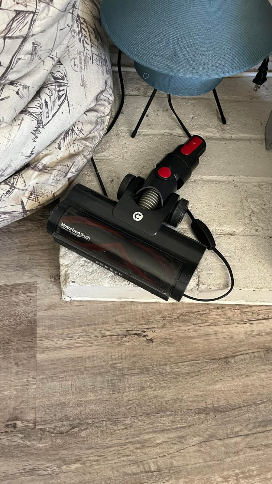 CHEBIO Lightweight Cordless Vacuum Cleaners for Home, Stick Vacuum Cordless Rechargeable with 45kPa Suction, 45-Min Run, Anti-Tangle and Self-Stand, 6 in 1 Hardwood Vacuum Cleaner customer photo 1