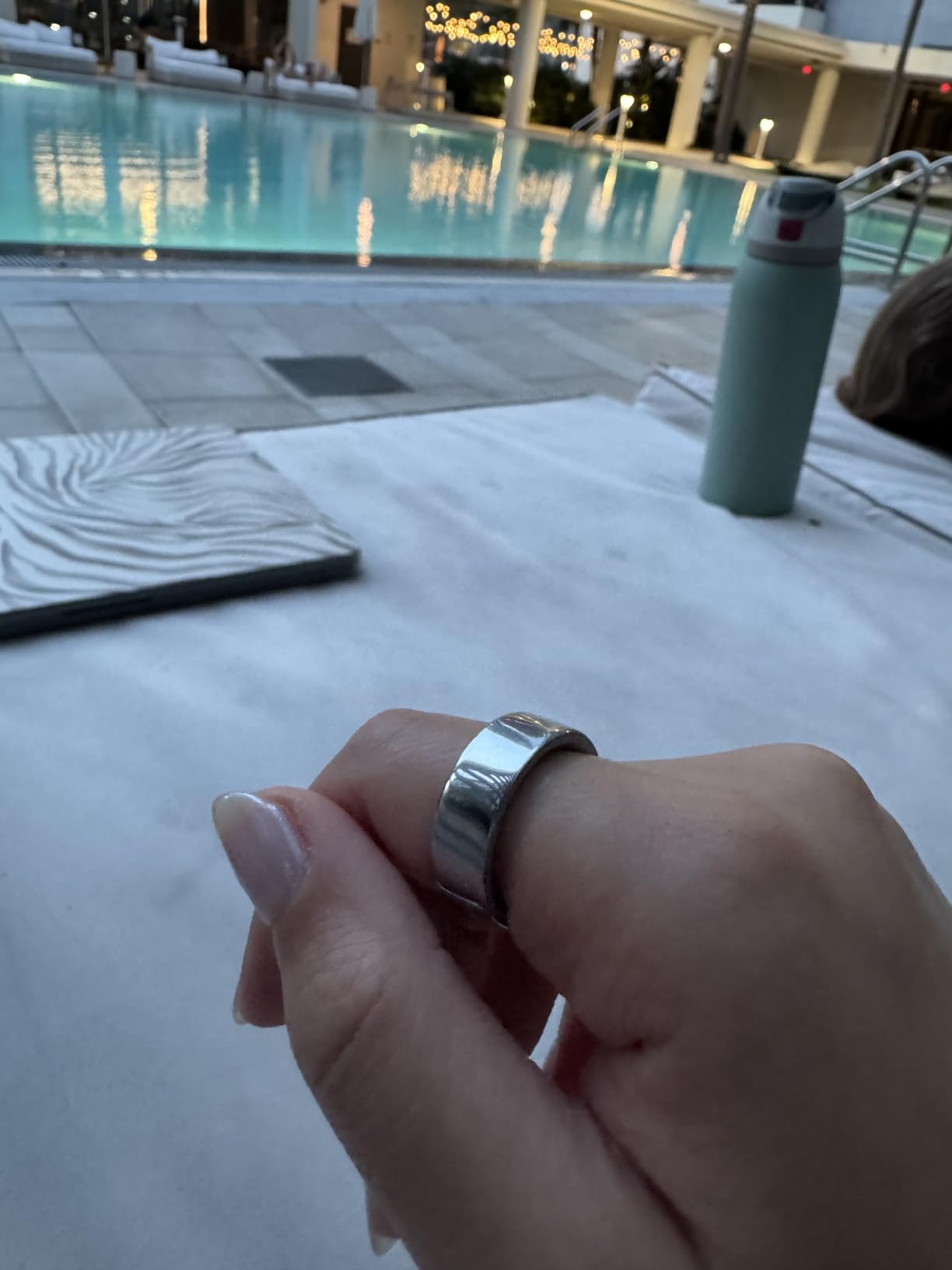 OURA Ring 4 Smart Ring - Silver - Size 8 customer photo 2