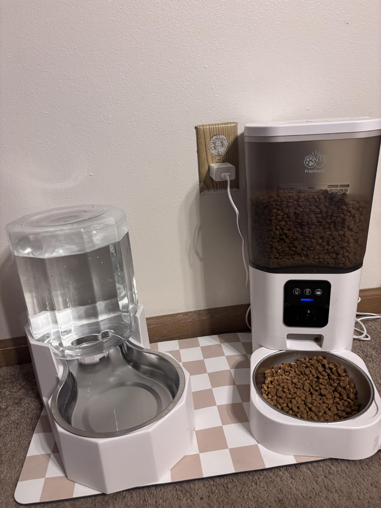Frienhund Automatic Cat Feeder with 2K Camera: 5G WiFi Automatic Dog Feeder with Night Vision, Cat Food Dispenser with 7L Large Food Storage Container for Multiple Pet, Detachable for Easy Clean -29 Cup customer photo 1