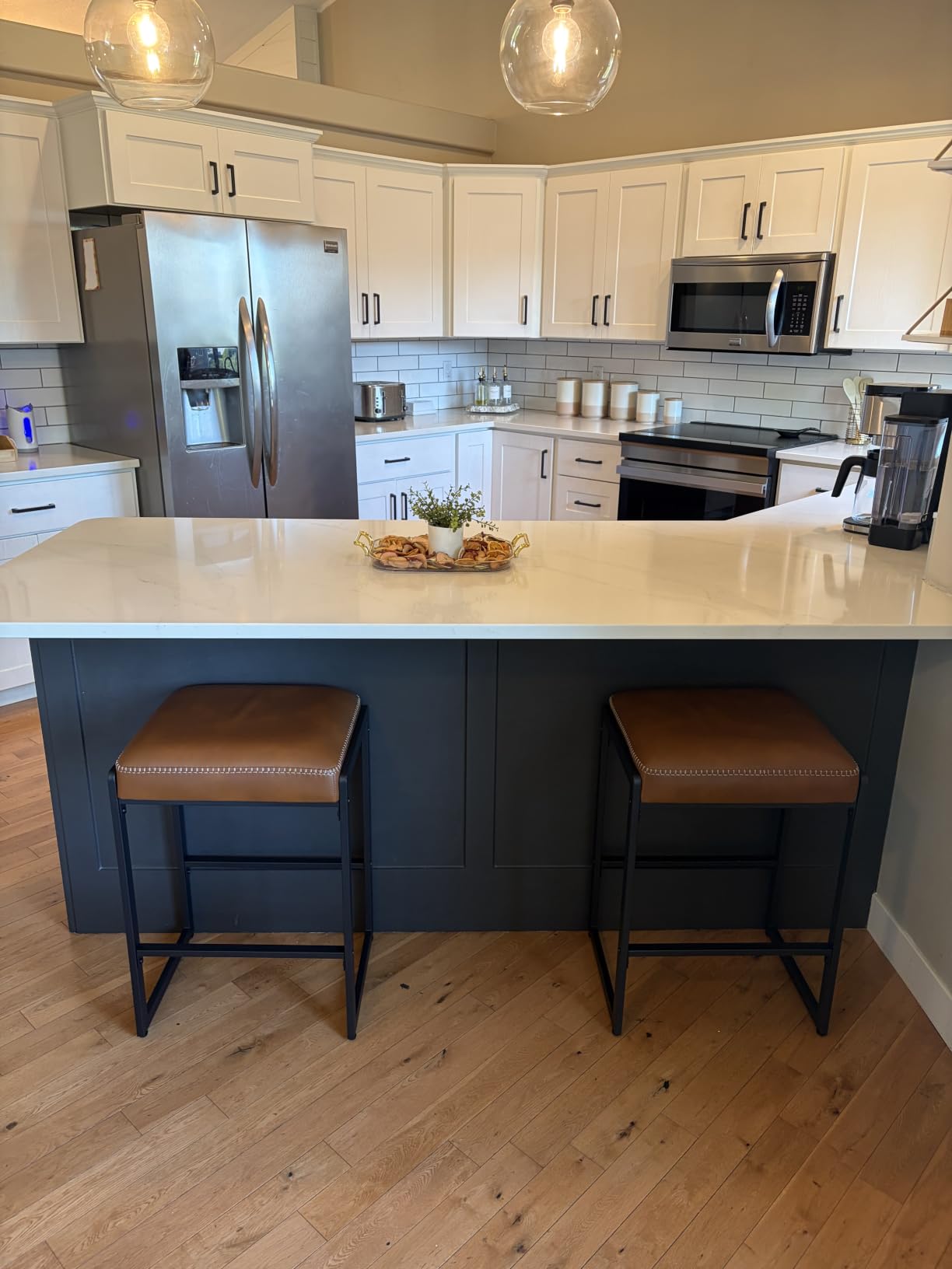 VASAGLE Bar Stools Set of 4, Counter Height, PU Leather, 26-Inch customer photo 1