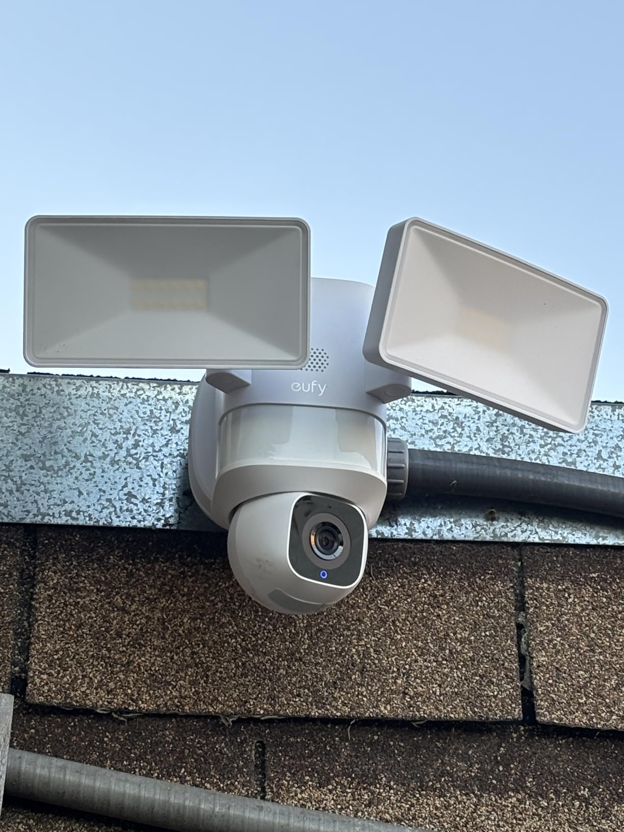 eufy Security Floodlight Camera E30, 2K, AI Detection & Tracking, Outdoor | 360° Coverage, Pan & Tilt, 2000 Lumens, Built-in Siren, 24/7 Recording, 2.4GHz Wi-Fi, No Monthly Fee customer photo 2