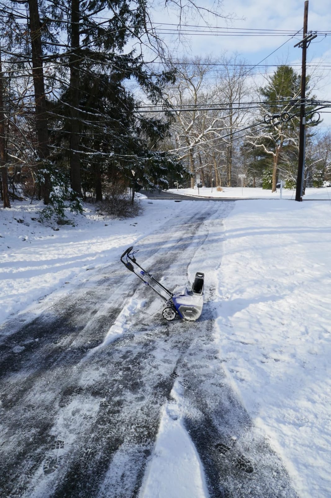 Wild Badger Power 40V 20-Inch Brushless Cordless Electric Snow Blower | 20-in width, 10-in intake and up to 26-ft throw; brushless single-stage power, two 4.0Ah batteries and fast charger. customer photo 1