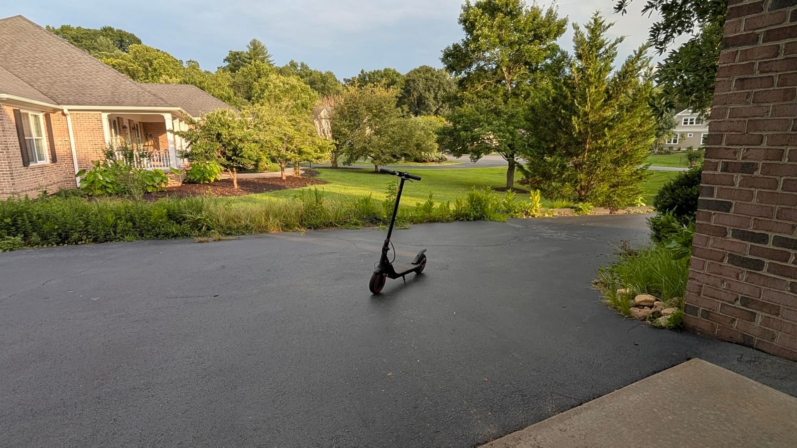 iScooter Electric Scooter for Adults, Foldable E-Scooter for Commuting | Cruise control, Smart App, dual braking, LED lights, and easy folding for daily commuting, campus travel and city rides customer photo 2