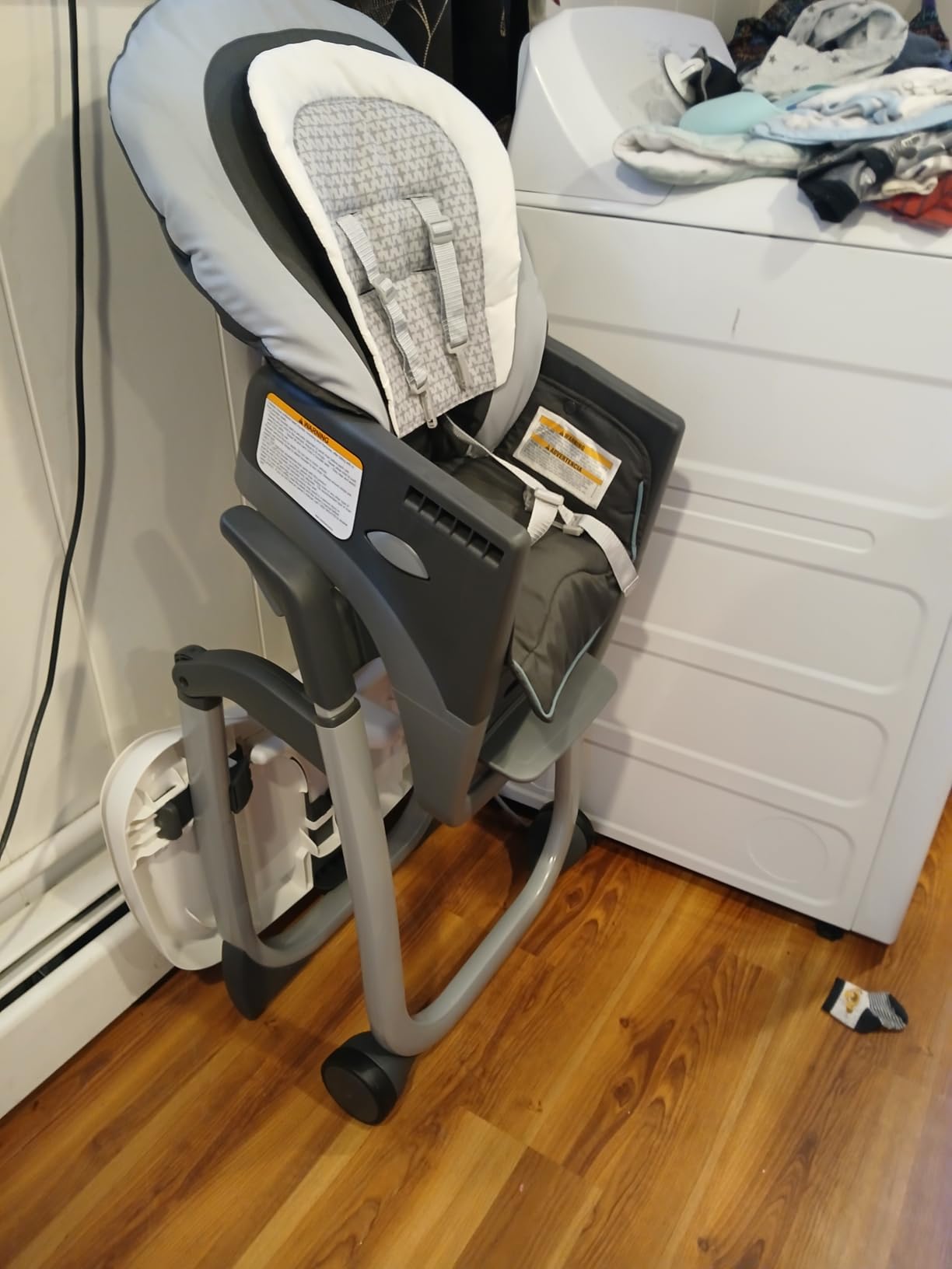 Graco DuoDiner DLX 6-in-1 Convertible High Chair, Infant to Toddler Booster & Youth Stool, Adjustable Height & Recline, Easy Clean Tray Insert, Arlo customer photo 2