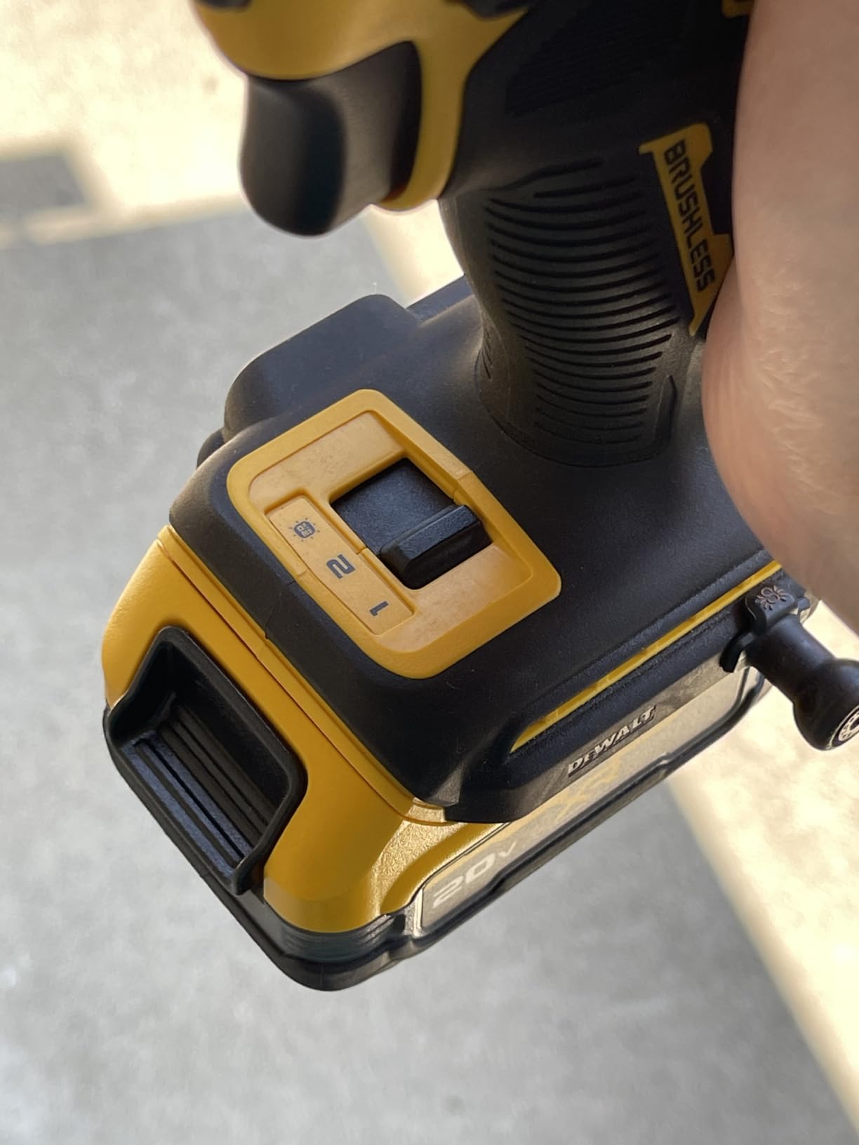 DEWALT 20V MAX 1/4 Inch Hydraulic Impact Driver (DCF870B) | Quiet, Brushless Cordless, XR Extreme Runtime, LED Halo Ring, Battery Not Included customer photo 1