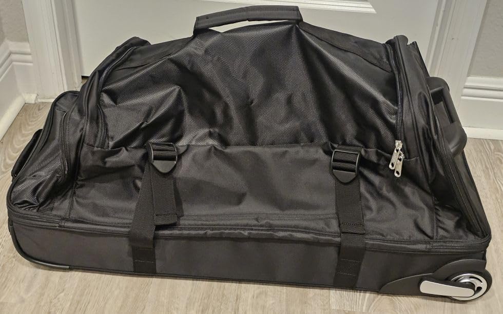 Amazon Essentials Wheeled Rolling Duffel Bag, 30-Inch (76.2 cm) Checked-Size, Expandable, Shoe Compartment, Telescoping Handle, Black customer photo 2