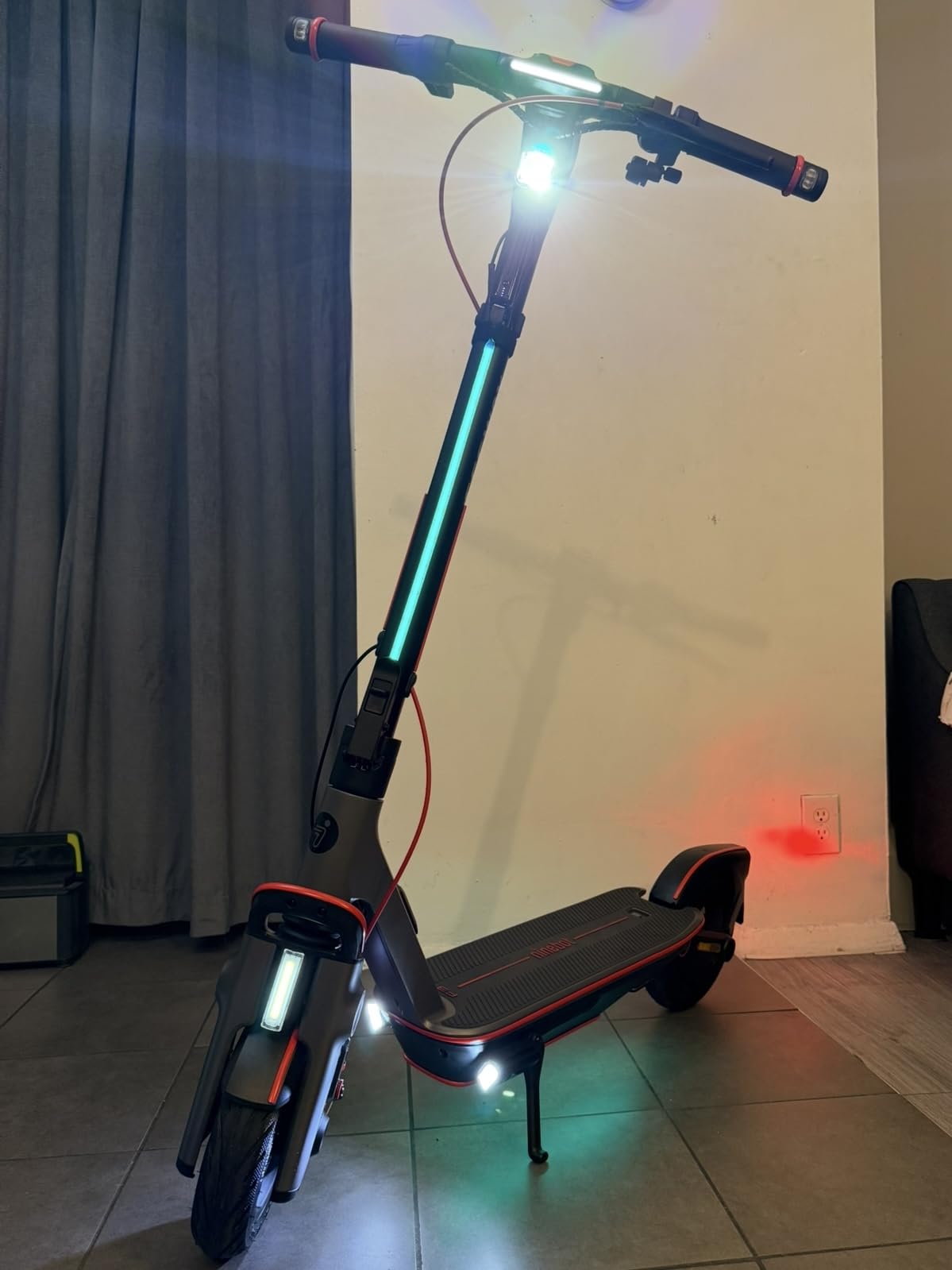 Segway Ninebot F3 Electric Scooter, Up to 20 MPH, 44-Mile Range, Self-Sealing Tubeless Tires, Front Hydraulic & Rear Elastomer Suspension, UL2271 2272 Certified customer photo 1