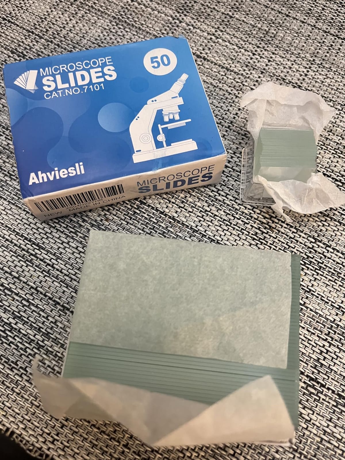 Microscope Slides and Covers Kit – 50 Blank Pre-Cleaned Glass Slides for Microscope, 100 Cover Slips, for Teachers, Students, Families, and Science Enthusiasts customer photo 1