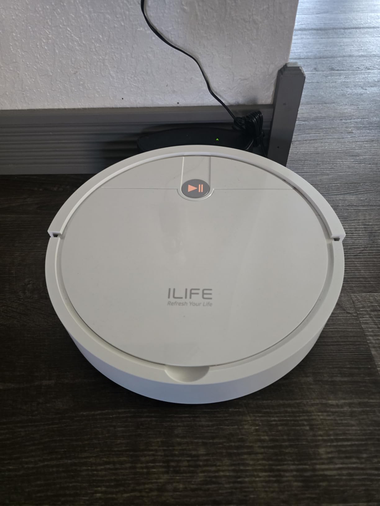ILIFE V2 Robot Vacuum Cleaner, Tangle-Free Suction, White customer photo 1