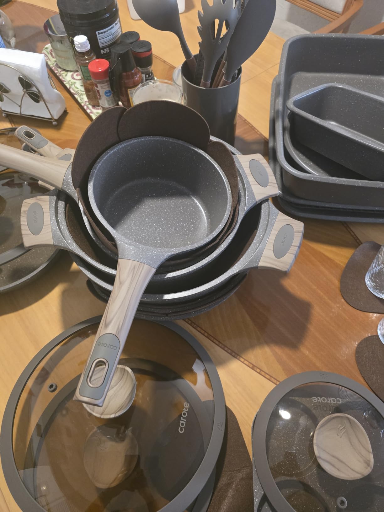 CAROTE 26pcs Pots and Pans Set, Nonstick Cookware Sets | Induction Kitchen Cooking Set, Special Texture Design, Ultra Durable, Easy Food Release, Even Heating, with Frying Pans Set customer photo 2