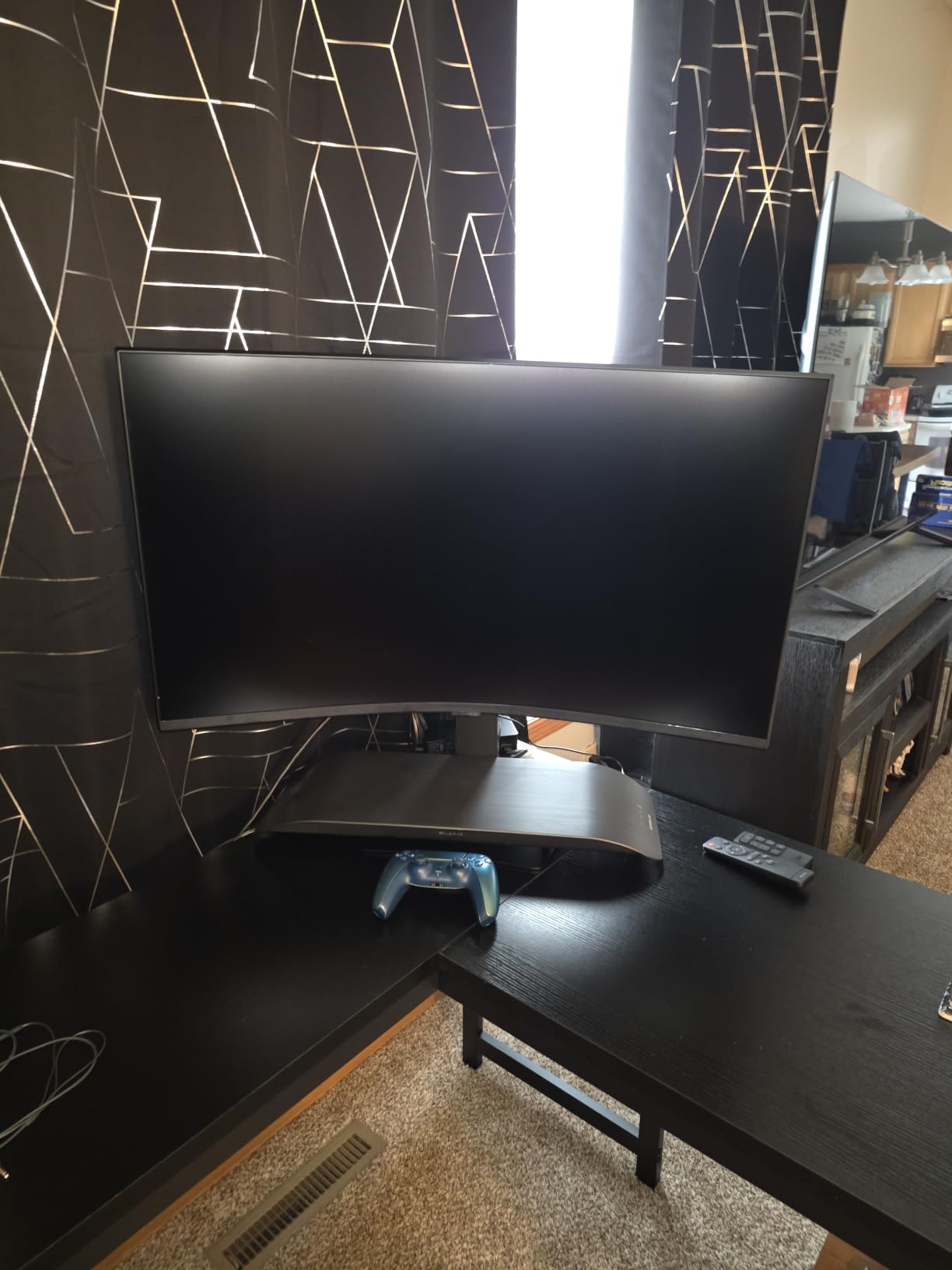 Samsung 37” Odyssey G7 (G75F) Series 4K UHD Curved Gaming Monitor customer photo 2