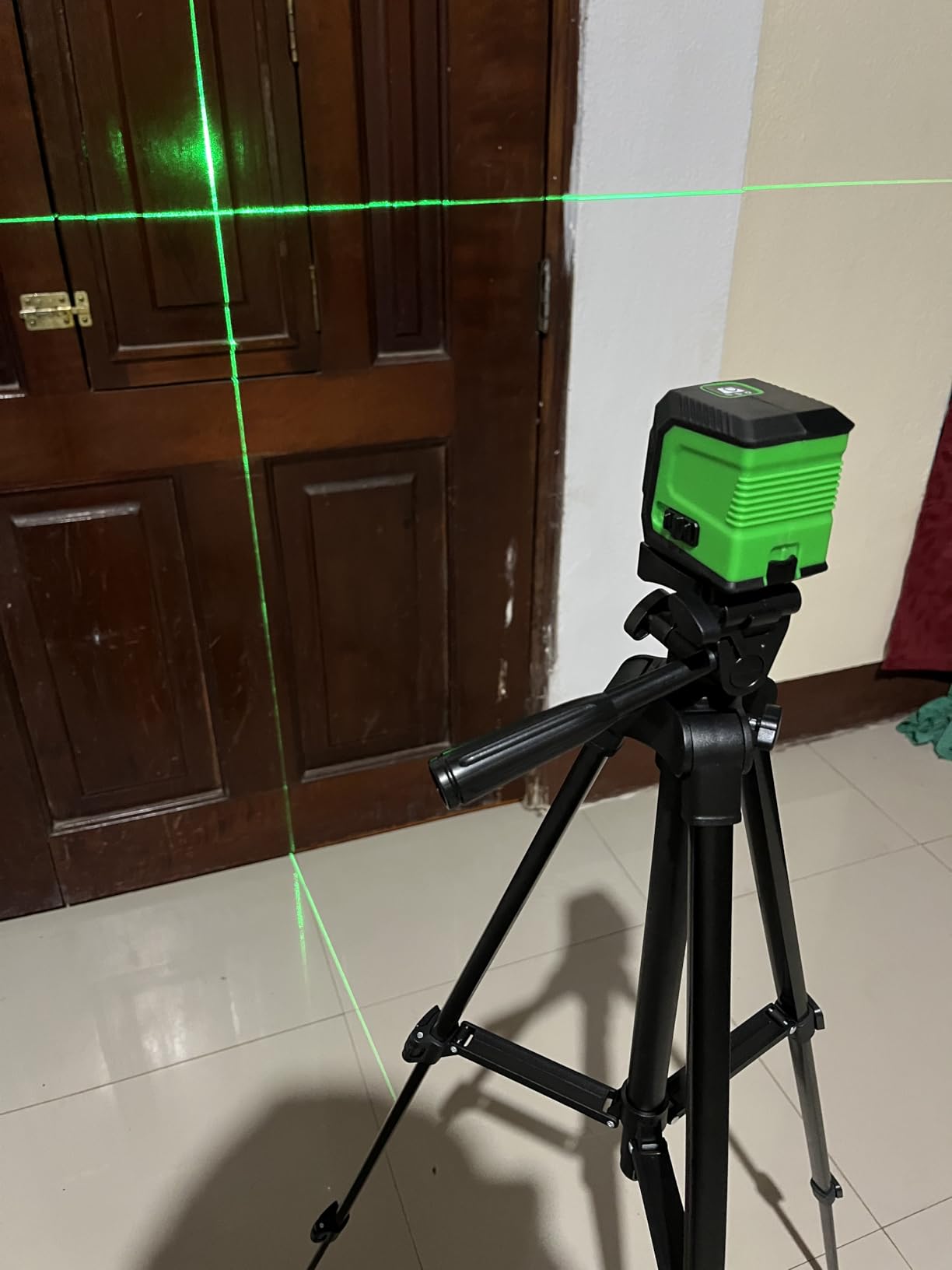 Laser Level with 50” Tripod, 360° Self Leveling Cross Line Laser Level, Green Beam Horizontal and Vertical Line leveler Tool for Hanging Pictures, Home Renovation with 4 AA Batteries & Carry Pouch customer photo 1