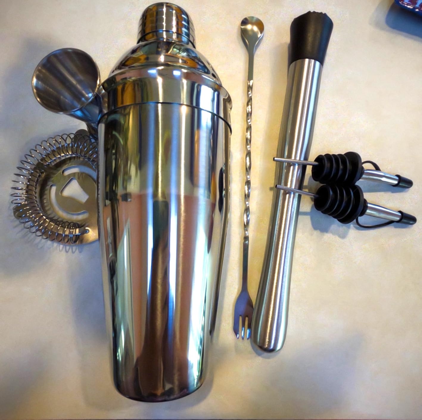 Cocktail Shaker Set, 7-Piece Bartender Kit, Mixology Kit, Bar Set | Stainless Steel Cocktail Making Kit for Home Bar and Parties with Martini Shaker, Jigger, Strainer, Muddler and Pourers customer photo 2
