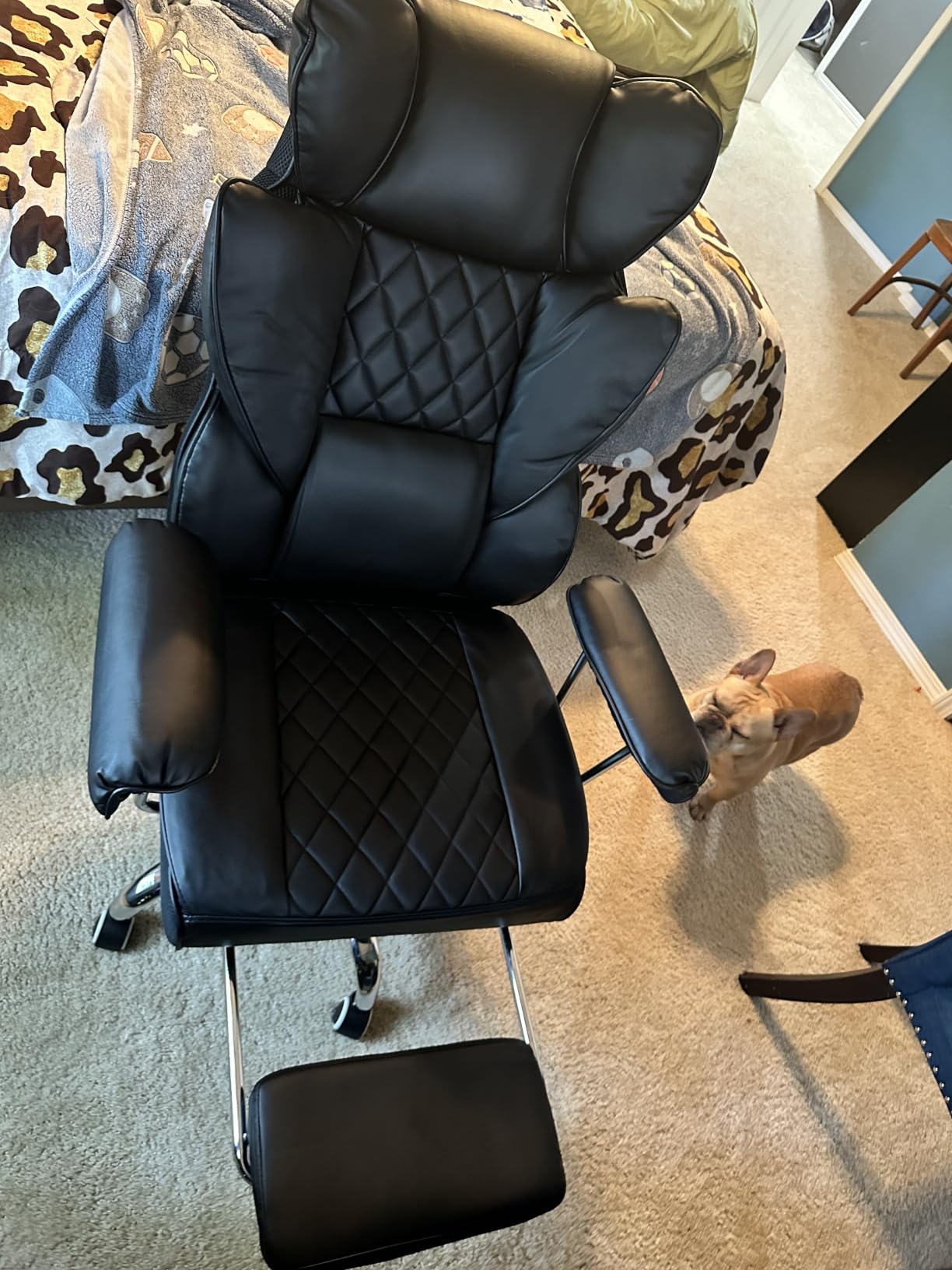 COMHOMA Big and Tall Office Chair, High Back Leather Gaming Chair with Footrest, Executive Ergonomic Office Chair with Pocket Spring Lumbar Support and with Outward Fixed Soft Armrests customer photo 2
