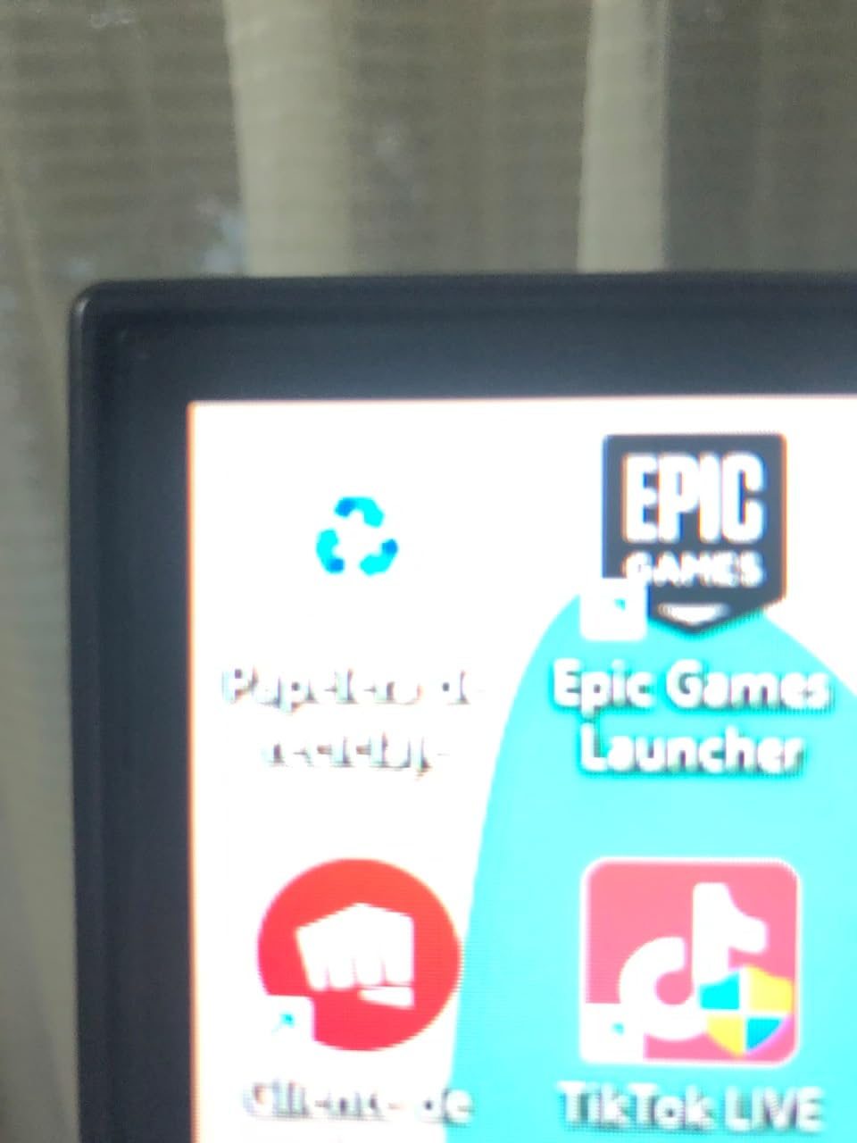 Sceptre New 22-Inch Gaming Monitor, FHD 1080p, Up to 144Hz, HDMI, DisplayPort, Built-in Speakers, Machine Black (E225W-FW144 Series, 2026) customer photo 2