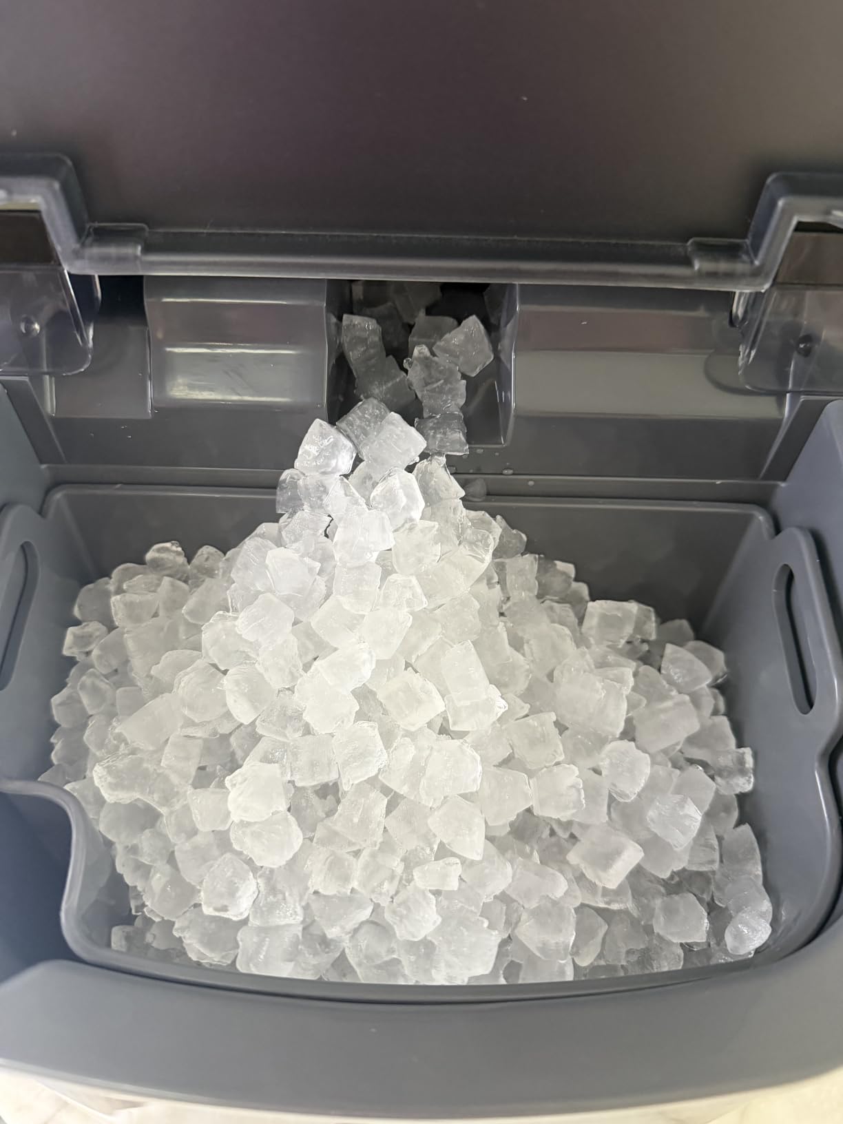 Silonn Nugget Ice Maker Countertop, Pebble Ice Makers with Crushed Soft Chewable Ice, 33lbs Per Day with Scoop, Pellet Portable Ice Machines with Auto-Cleaning for Home, Kitchen, Office, Black customer photo 1