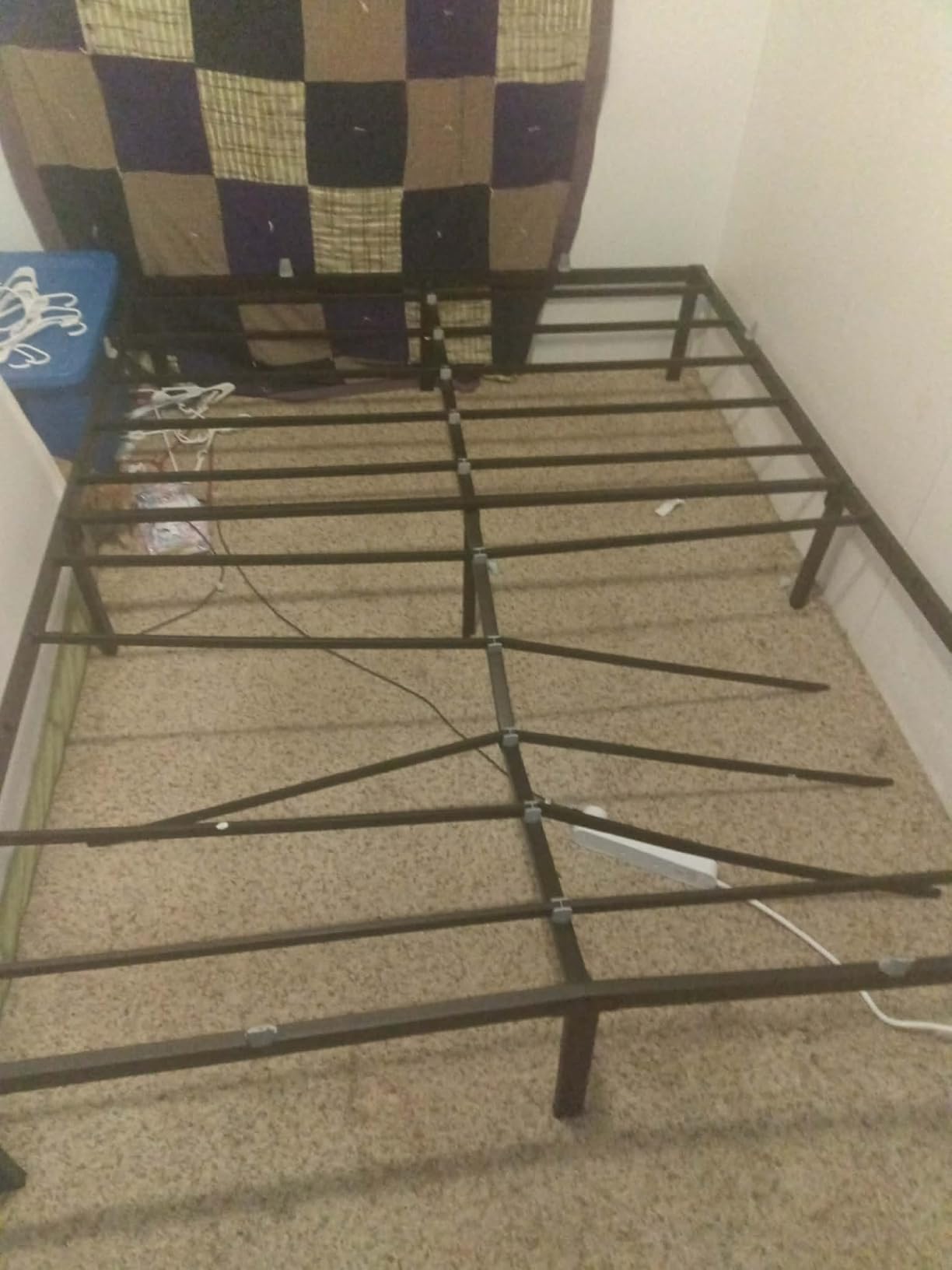 VASAGLE Queen Metal Bed Frame 14 Inches Tall, 1100 lb Weight Capacity customer photo 1