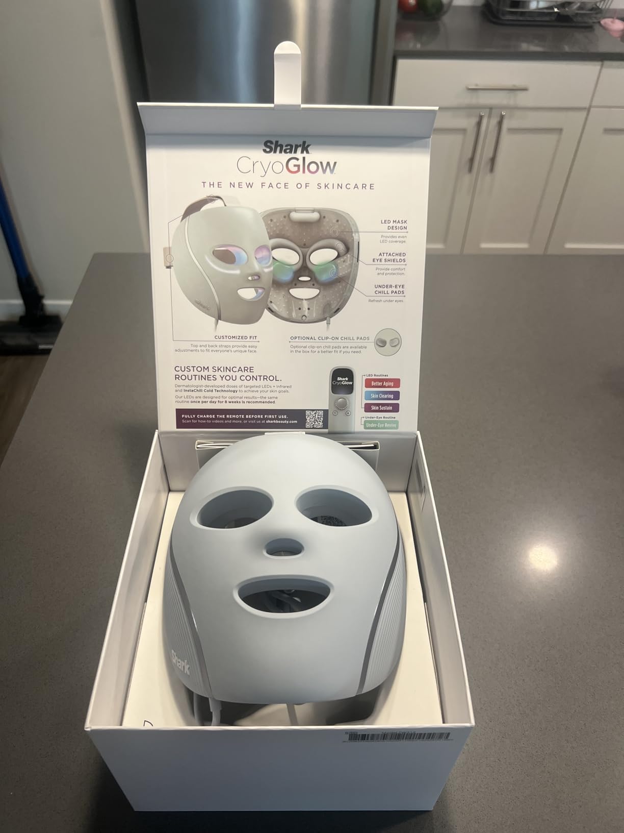 Shark CryoGlow LED Face Mask, Red Light Therapy, Under-Eye Cooling, FW312PK customer photo 1