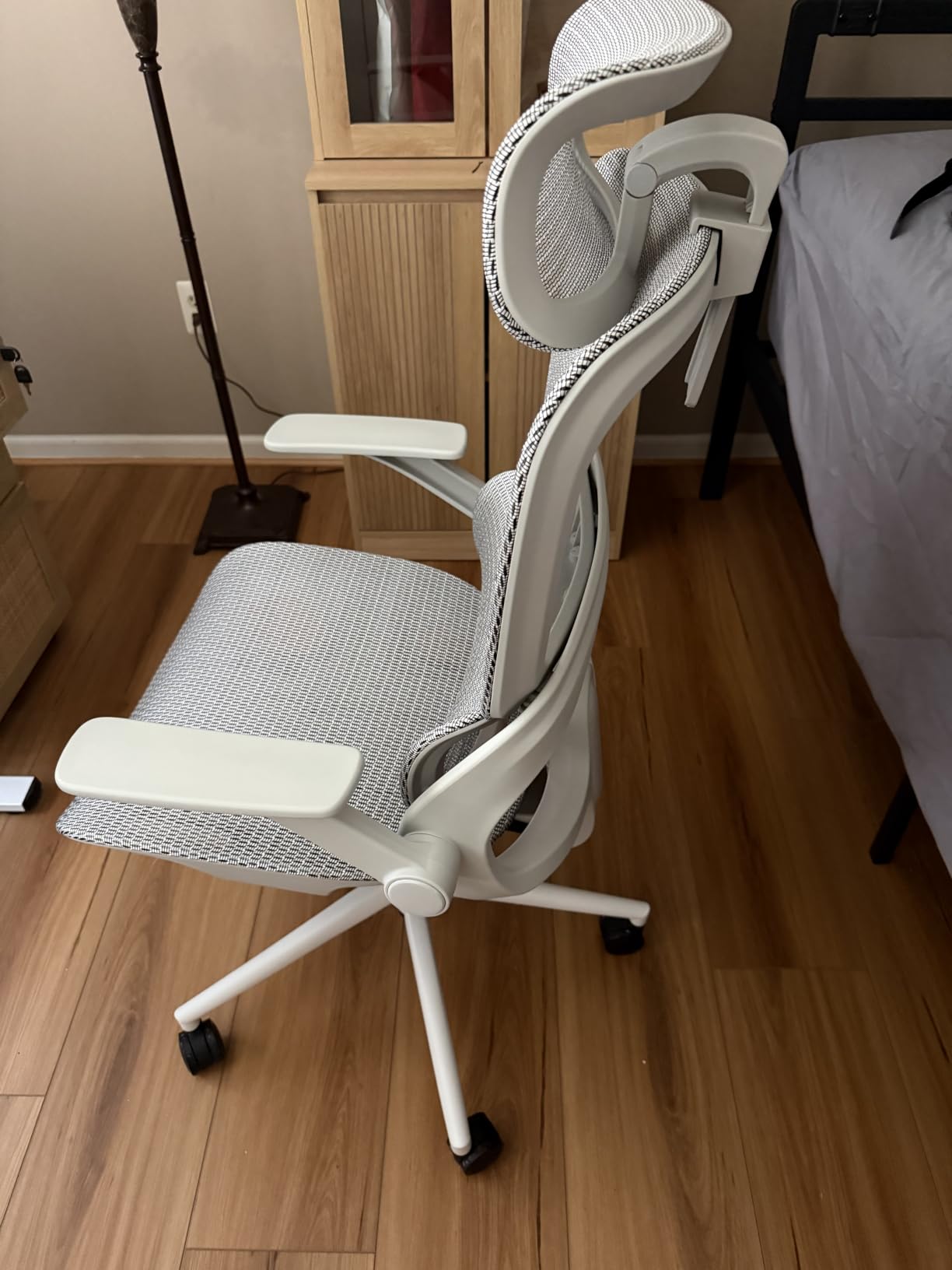 SIHOO B100 Mesh Ergonomic Office Chair with Adaptive Lumbar Support | Desk Chair with Wide Headrest, Flip-up Armrests, Swivel Desk Chair for Long Hours, Grey customer photo 2
