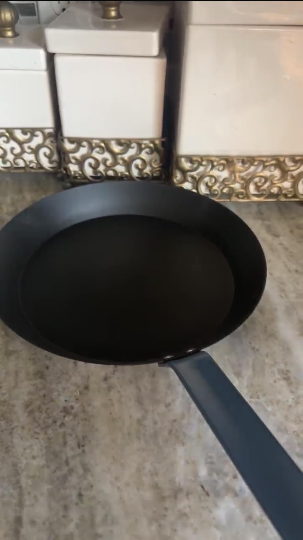 10 Inch Carbon Steel Frying Pan, Nitrided Preseasoned Skillet | Natural Patina Development with No Chemical Coating; Versatile Size for Daily Cooking & High-heat Searing customer photo 1