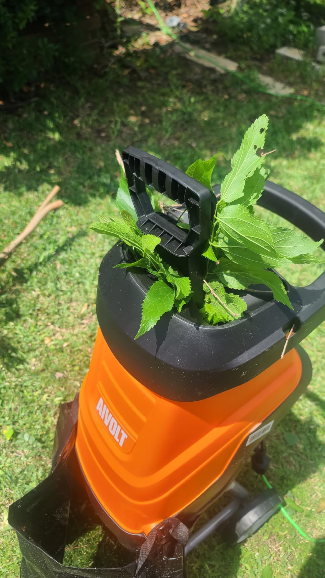 AIVOLT Electric Wood Chipper, 15-Amp Chipper Shredder customer photo 1