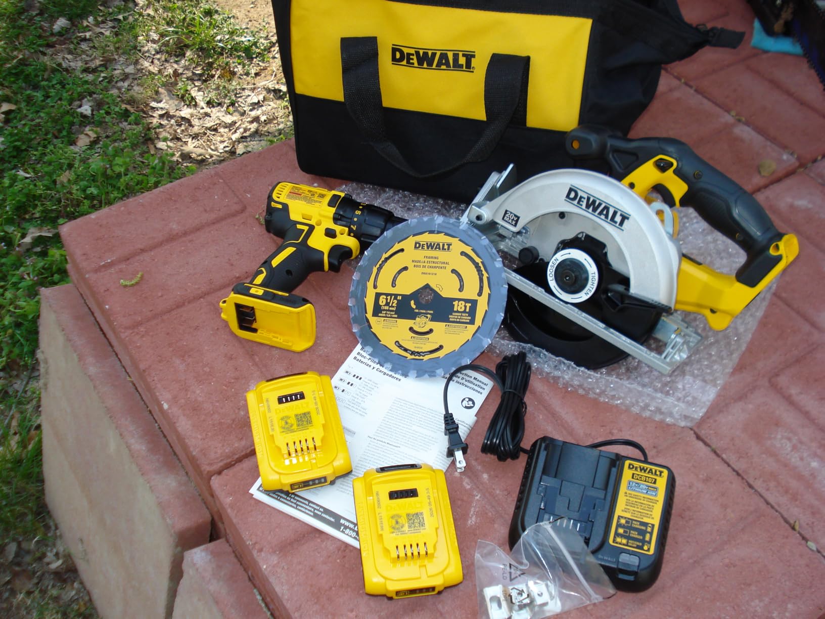 DEWALT 20V MAX Cordless Drill Driver and Circular Saw Combo Kit with 2 x 2 Ah Batteries and Charger, Contractor Bag (DCK252D2) customer photo 2