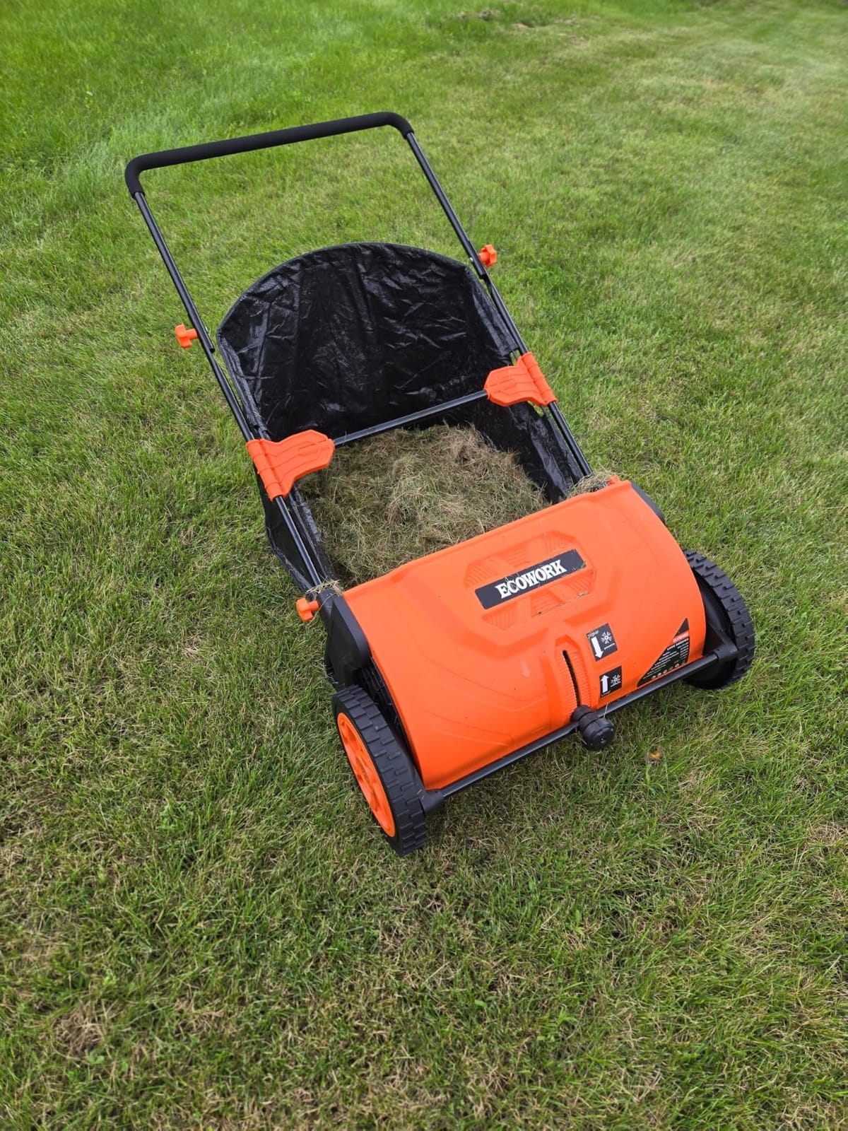 Push Lawn Sweeper 26 Inch with 4 cu. ft. Tear-Resistant Hopper Bag | Leaf Sweeper for Lawn is Equipped with a Tool-Free, Height-Adjustable 3 Brushs Cleaning System for Leaf Pine Needles Cleanup customer photo 1