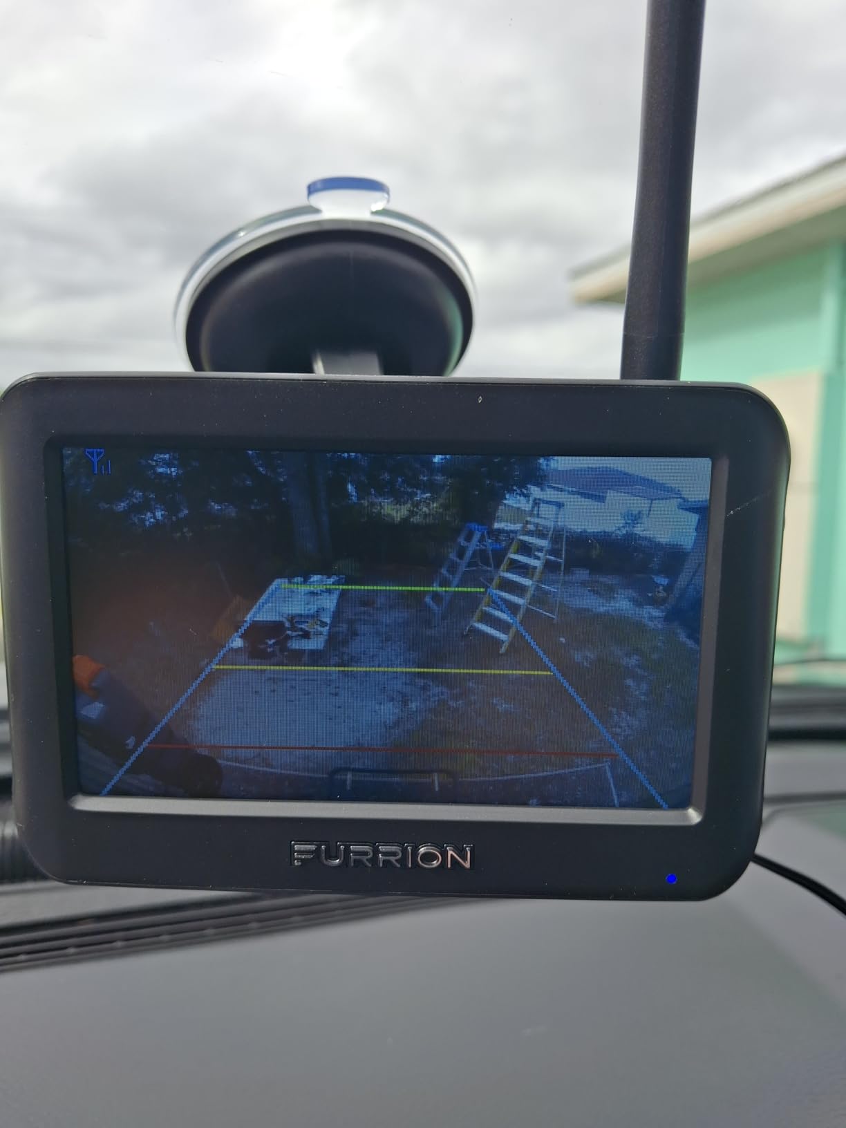 Furrion Vision S 4.3 Inch Monitor, Wireless RV Backup System with 1 Rear Sharkfin Camera, IR Night Vision, Waterproof and Wide Viewing Angle - FOS43TASF customer photo 2