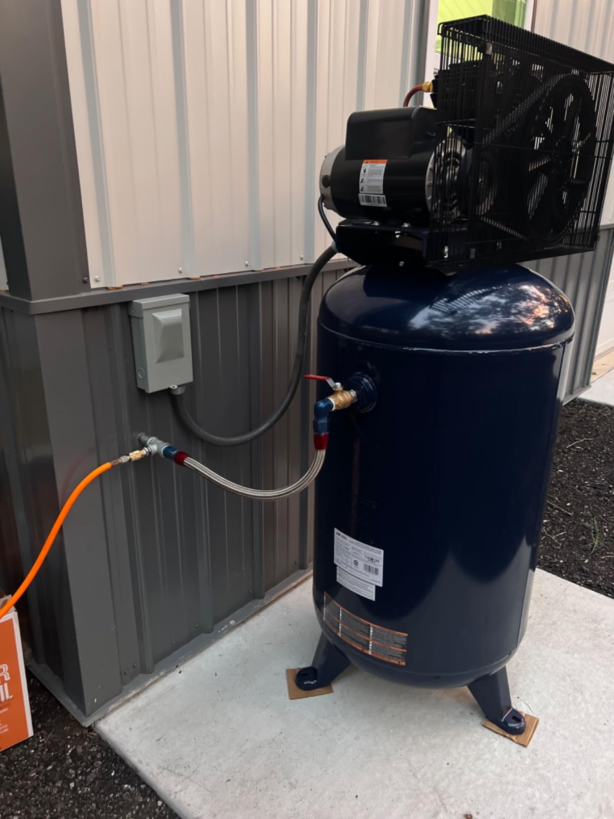 Campbell Hausfeld 60-Gallon 2-Stage Air Compressor, 175 PSI, 230V customer photo 2
