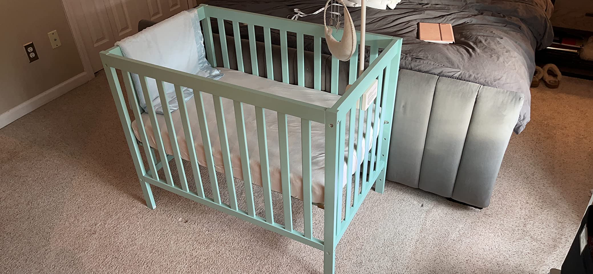 Dream On Me Edgewood 4-in-1 Convertible Mini Baby Crib in Cool Grey, GreenGuard Gold & JPMA, Non-Toxic, Compact 40×25×33″ Design, Converts to Mini Daybed & Twin Bed, 1″ Mattress Pad customer photo 1