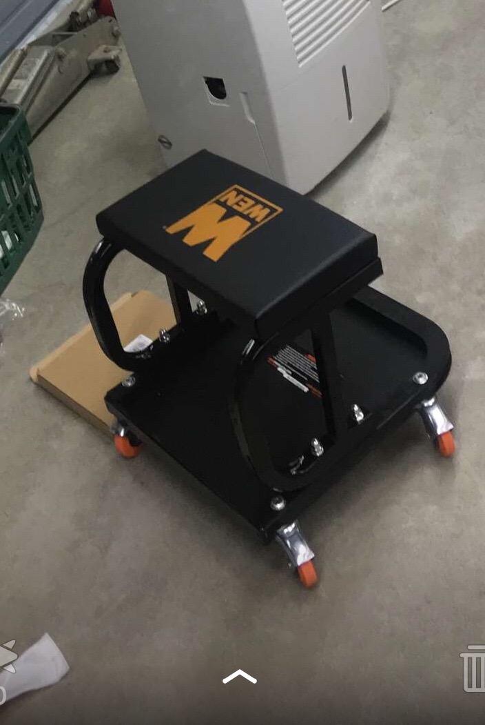 WEN 73011T 250 lb. Capacity Rolling Mechanic Seat with Onboard Storage customer photo 1