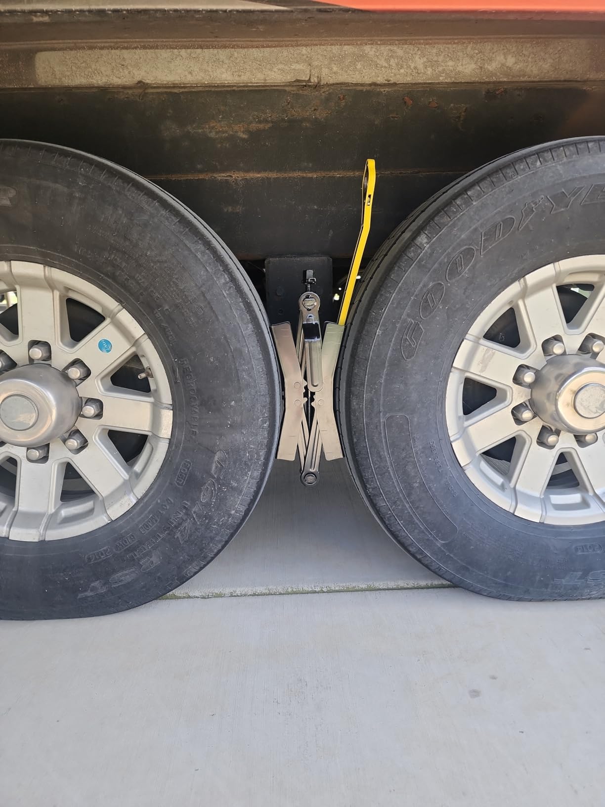Camper Wheel Chock Stabilizer 2 Sets, Double Speed Heavy Duty Truck RV Tire Scissor Locking X Chock, Camper Accessories for Travel Trailers Tire Chalks, Anti Rust Coating, Fit for 3.5” to 12” customer photo 1