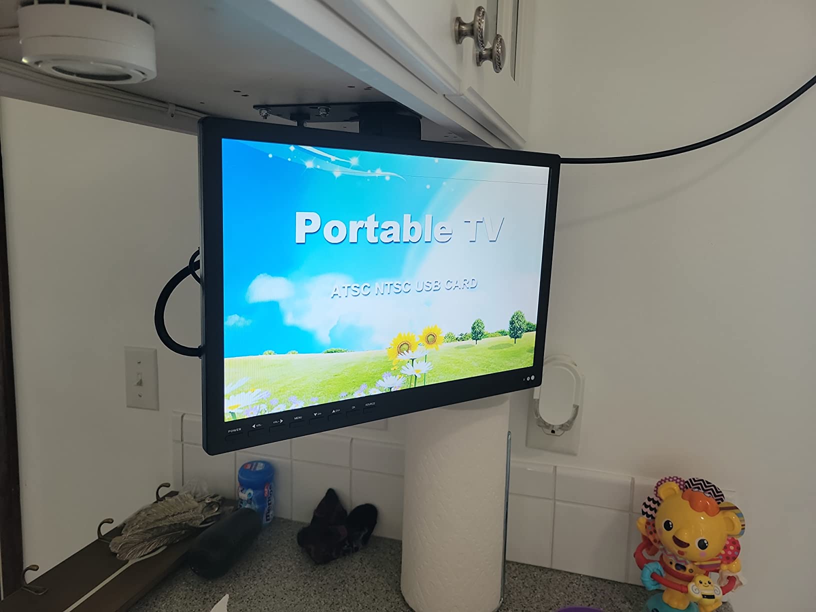 othoig 17 inch TV,Small HD Widescreen LED with Antenna,Digital ATSC Tuner-Free HD Local Channels,HDMI VGA USB Port,12 Volt Charger Cable/AC Power TV for Camping,Caravan and Kitchen customer photo 1