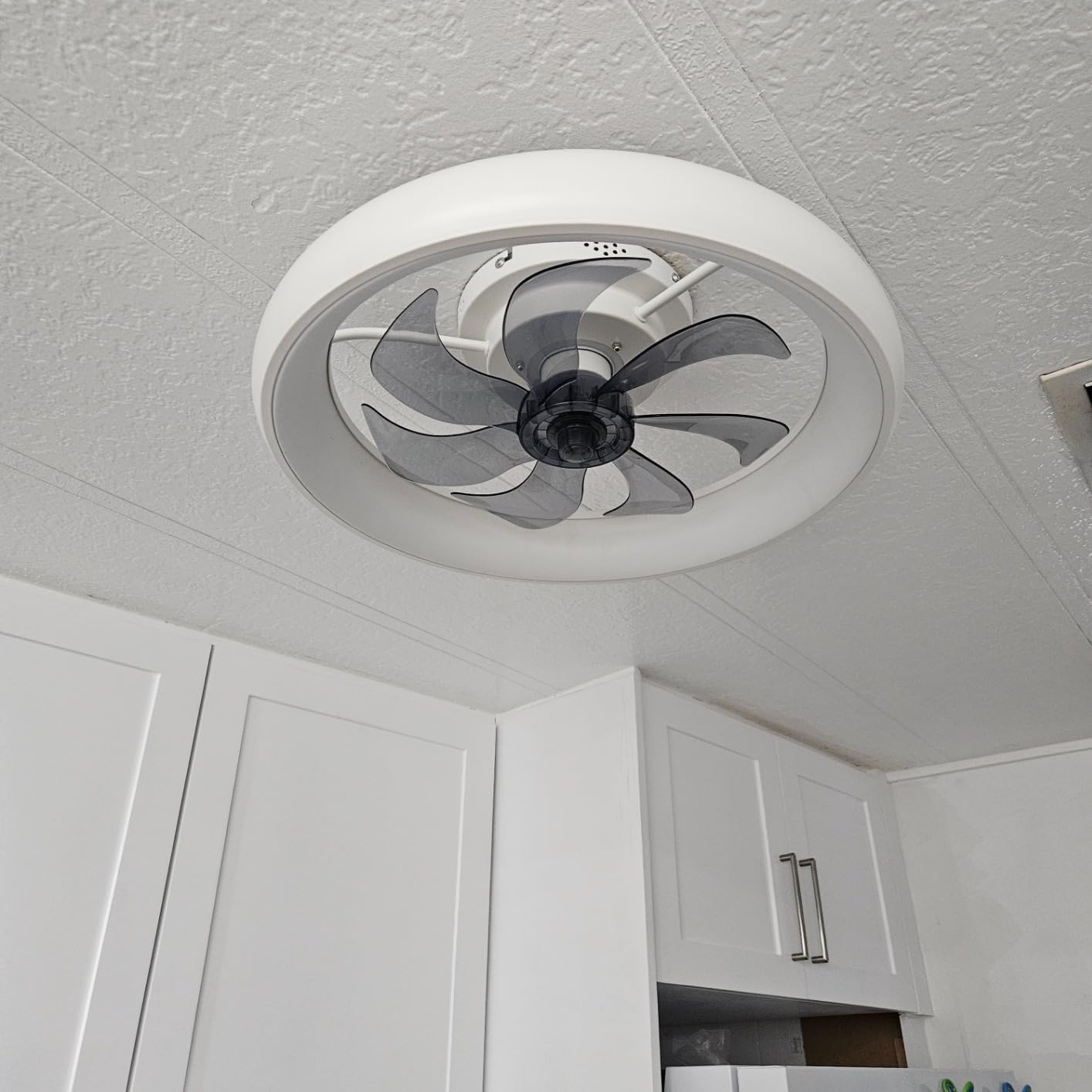 LUDOMIDE Ceiling Fans with Lights and Remote, 20'' Low Profile Flush Mount, 6 Wind Speeds, Modern Dimmable LED Ceiling Fan, Smart Ceiling Fan for Bedroom, Kids Room (White) customer photo 2