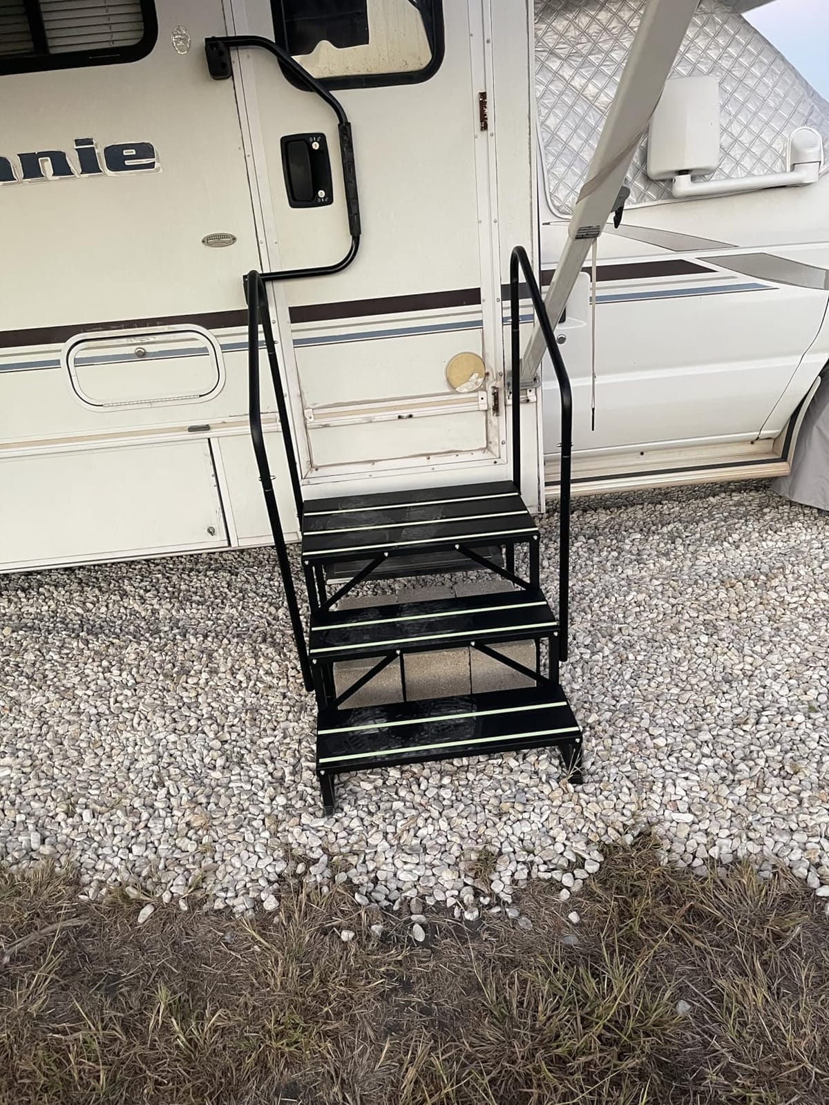 TOCRETOARE RV Steps with Handrail, Hot Tub 2 Steps with Handrail, Portable Stairs Steps for 5th Wheel RV, Mobile Home Stairs Outdoor RV Step Ladder for Camper and Porch with Non Slip Assist Handrail customer photo 1